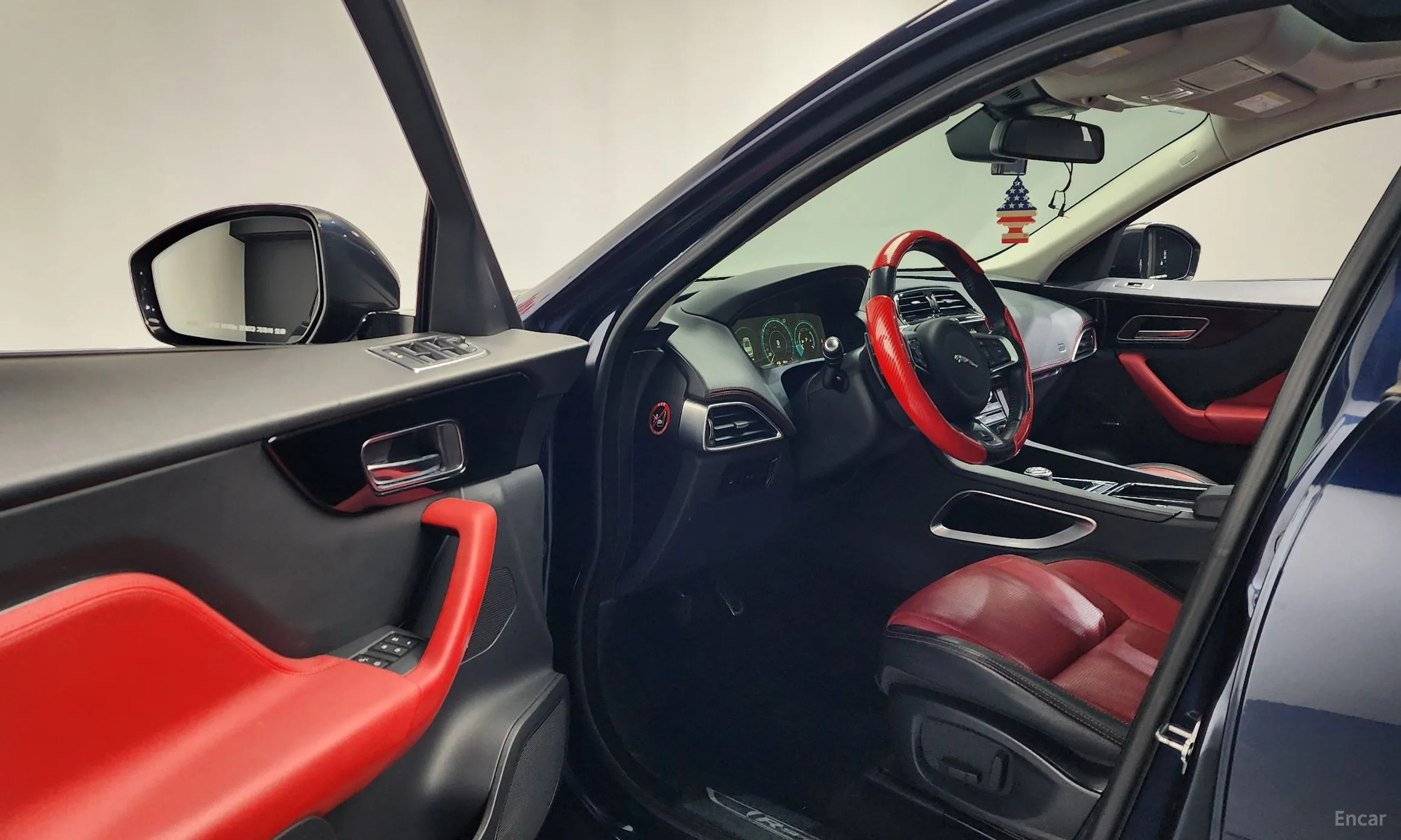Jaguar F-PACE превью 10