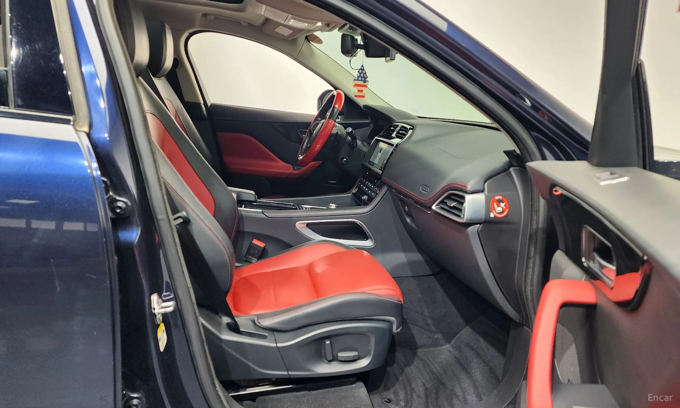 Jaguar F-PACE превью 11