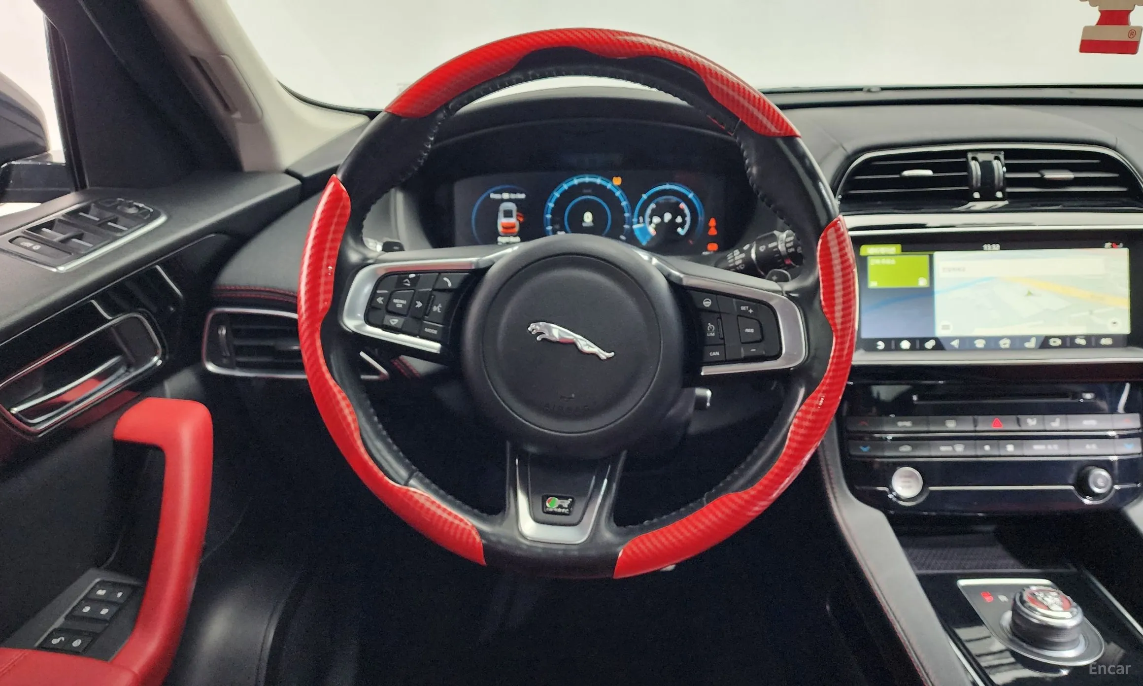 Jaguar F-PACE превью 13
