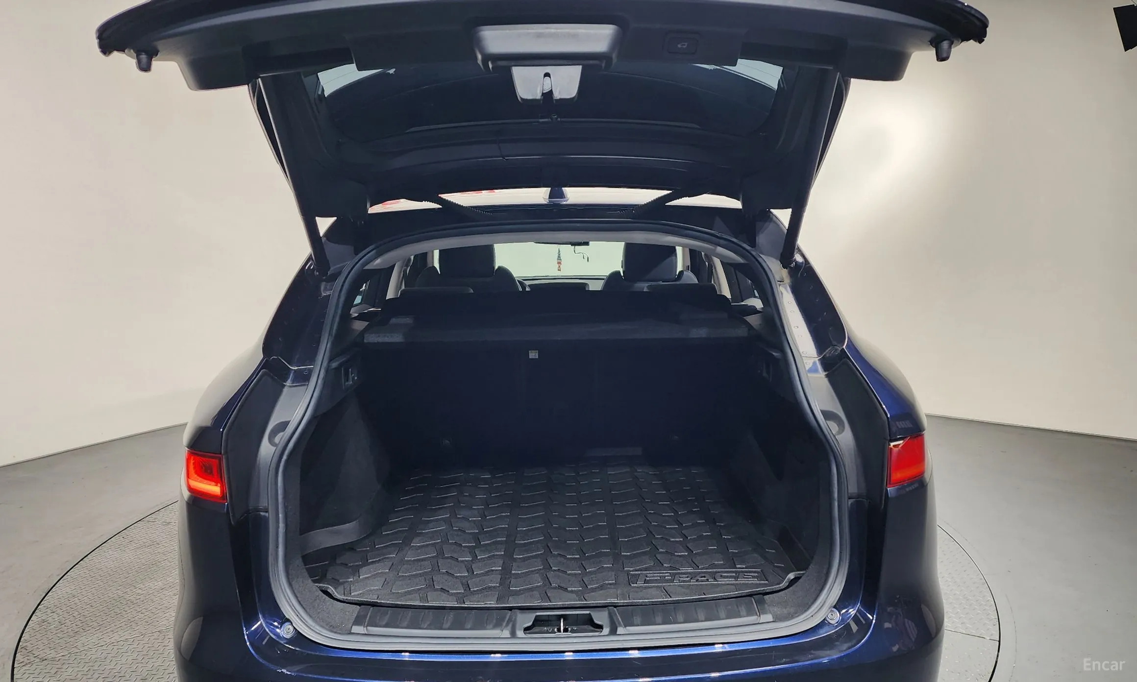 Jaguar F-PACE превью 20