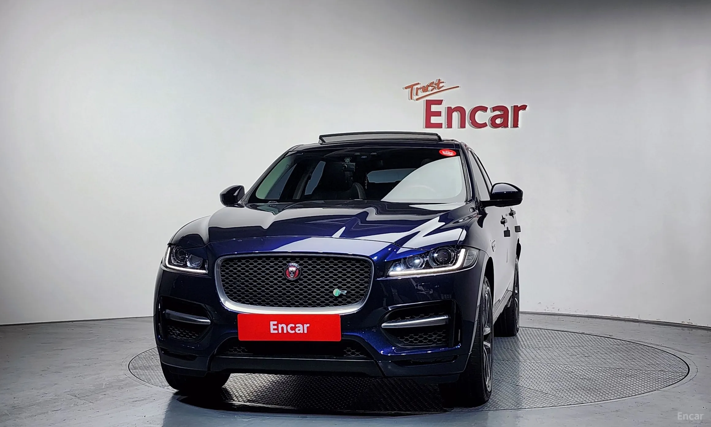 Jaguar F-PACE превью 3