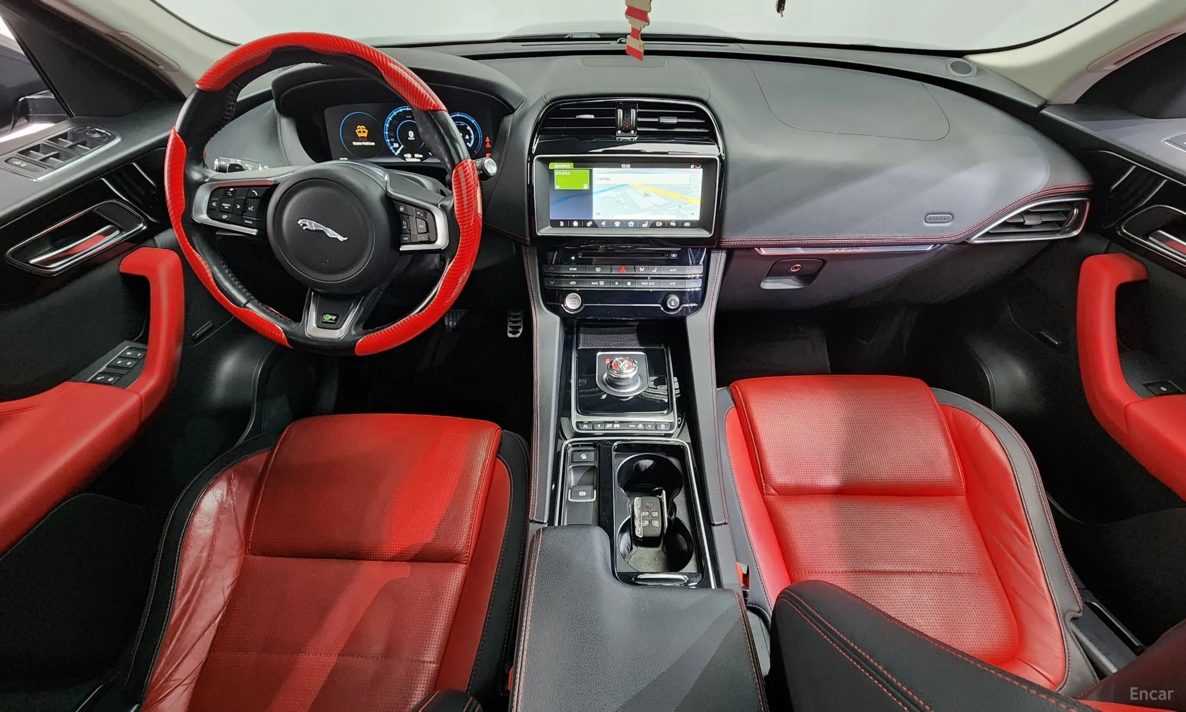 Jaguar F-PACE превью 7