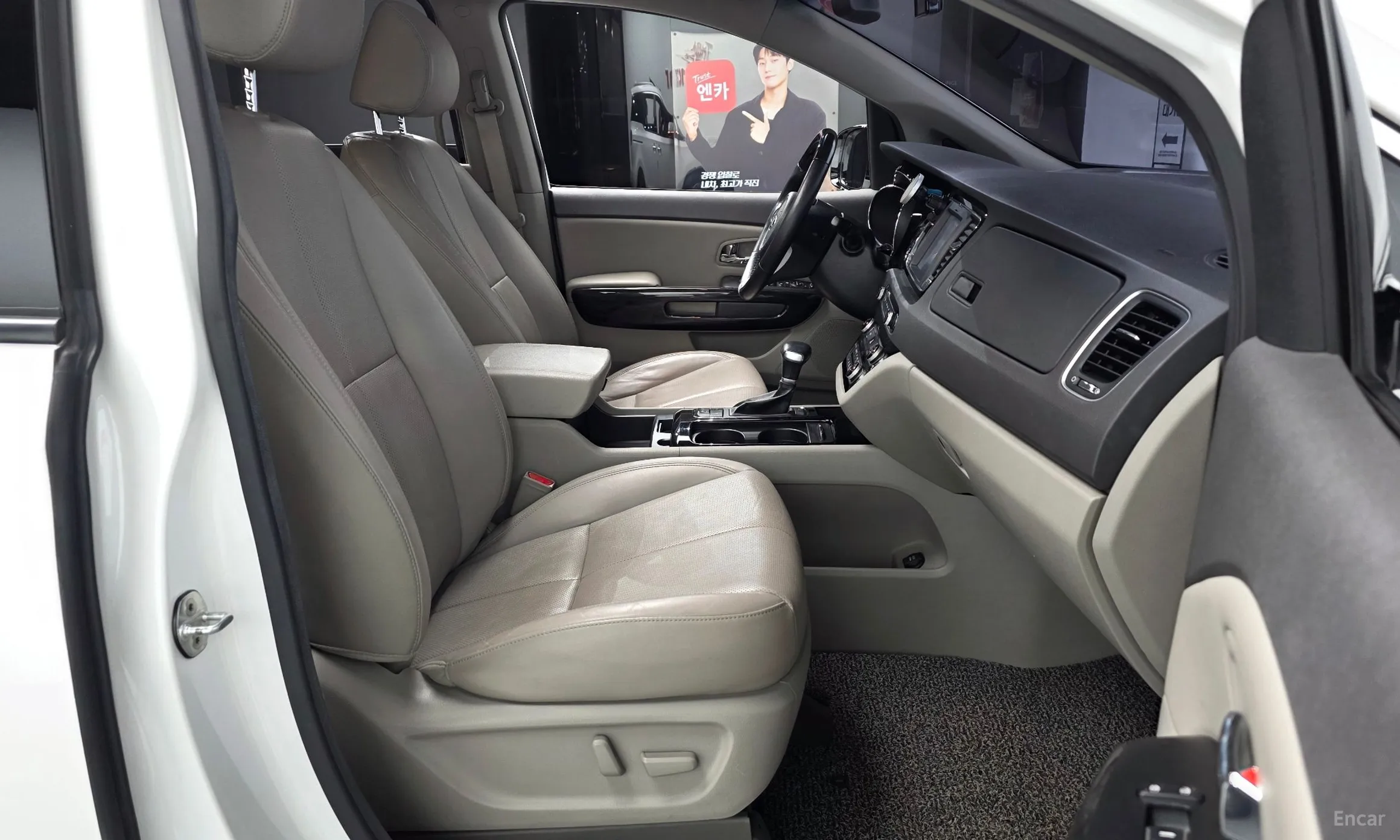 Kia Carnival превью 10