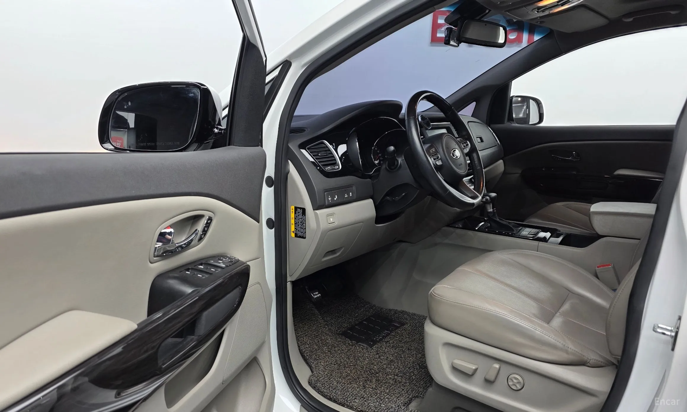 Kia Carnival превью 11