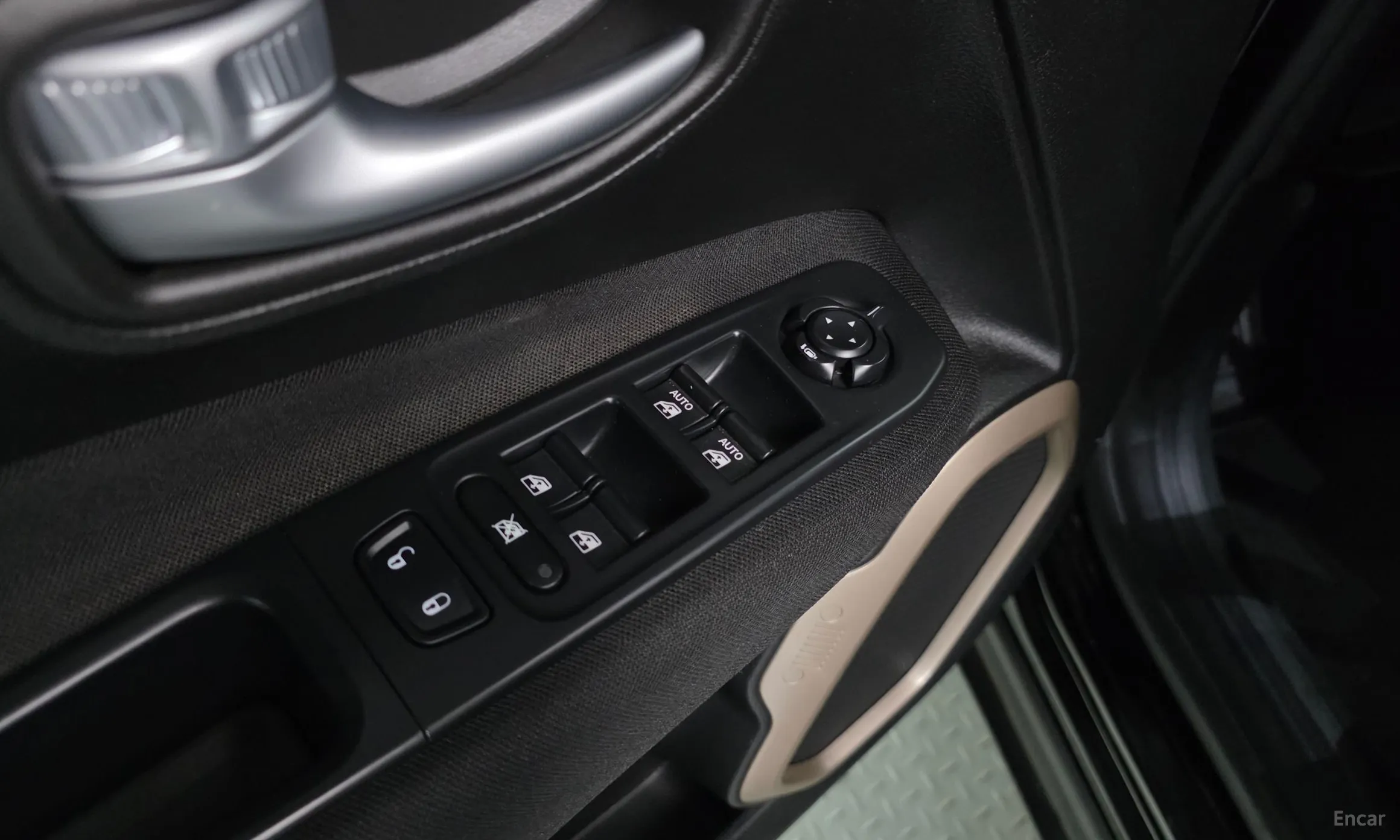 Jeep Renegade превью 16