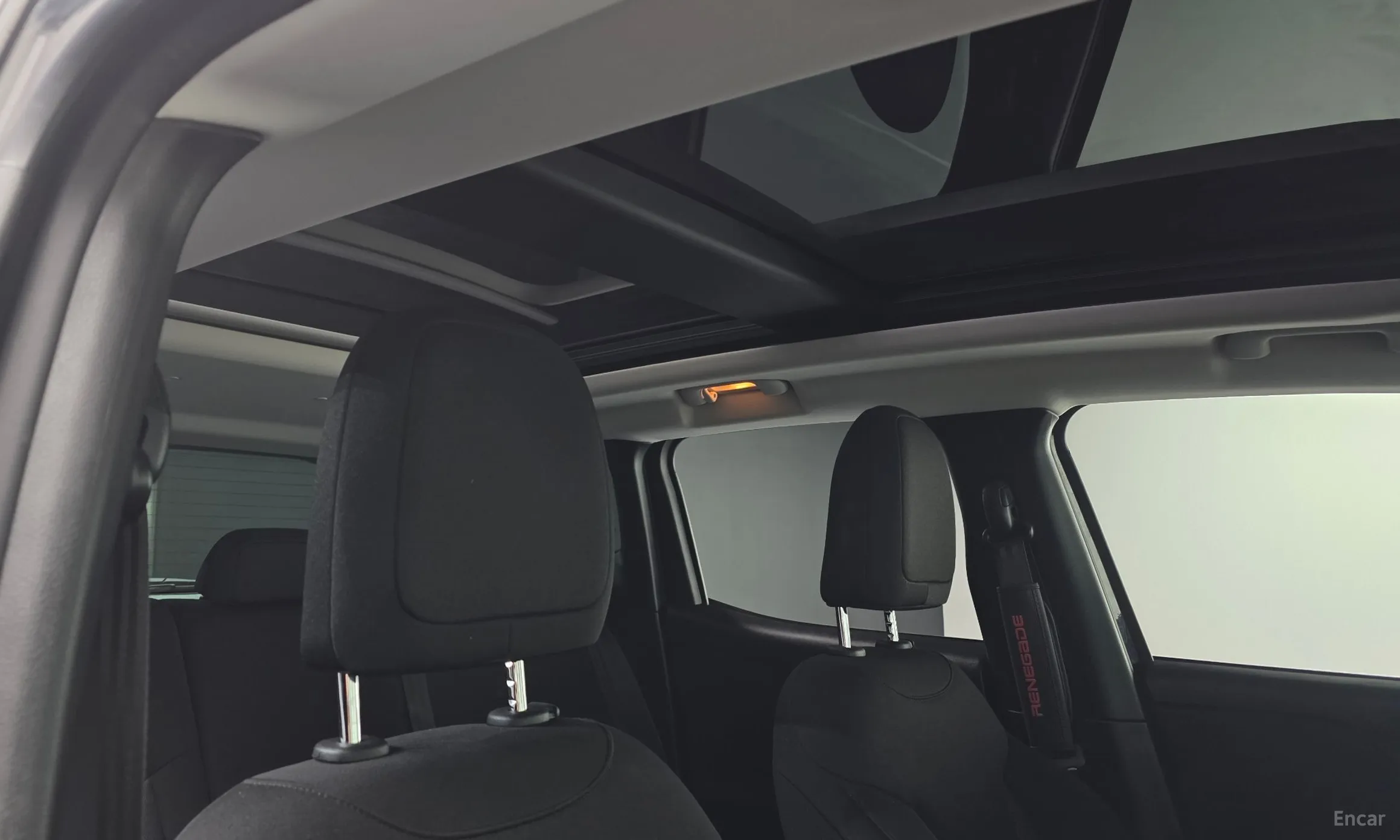 Jeep Renegade превью 17