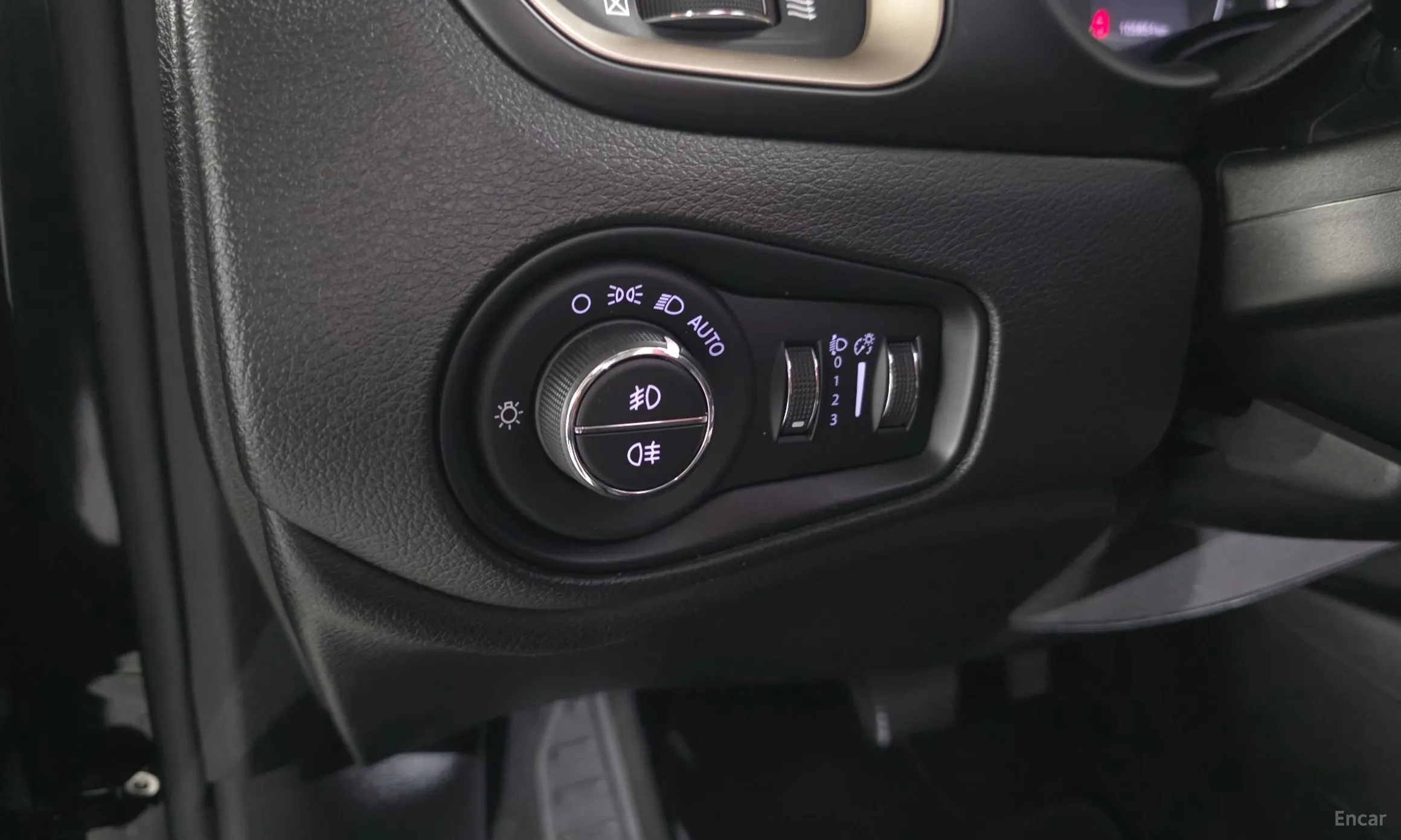 Jeep Renegade превью 18