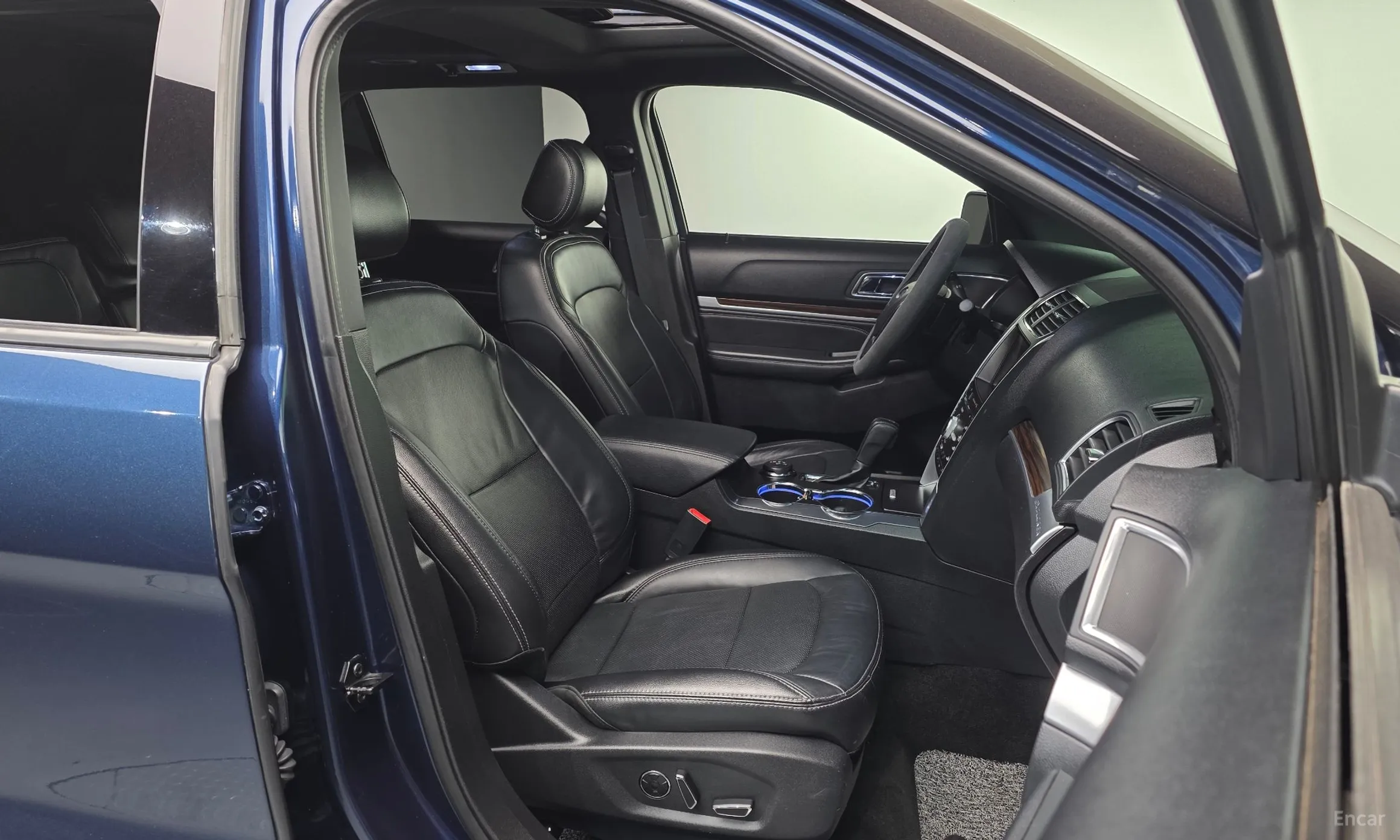 Ford Explorer превью 10
