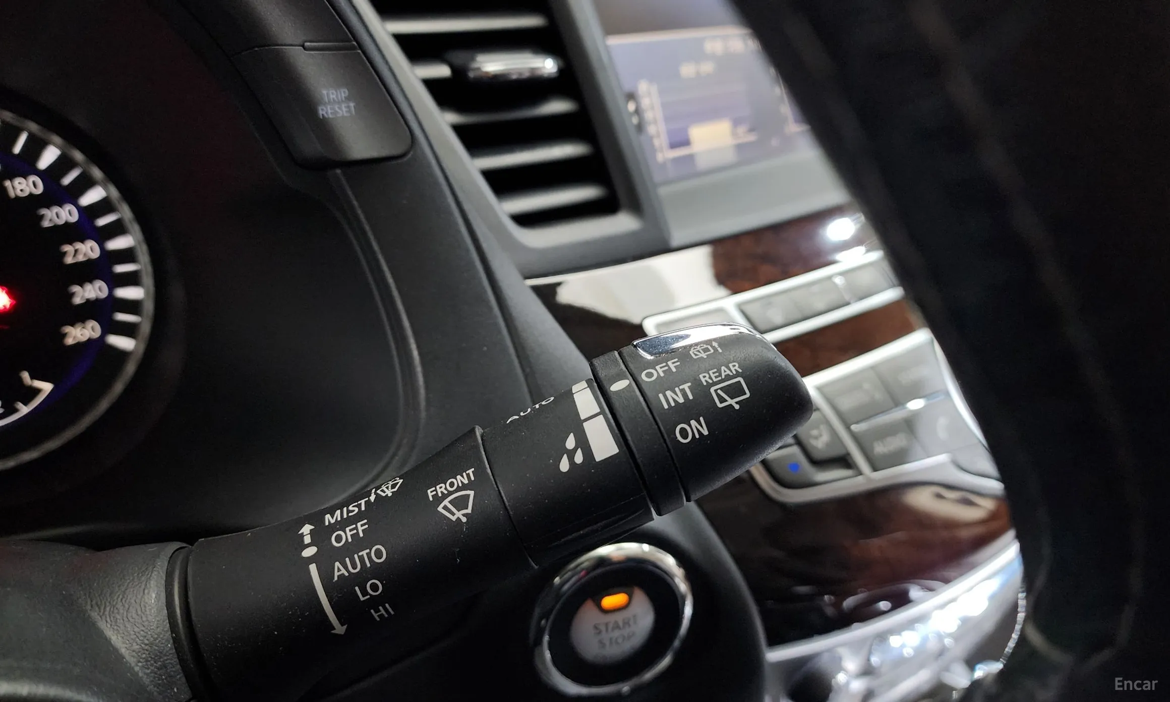 Infiniti QX60 превью 18