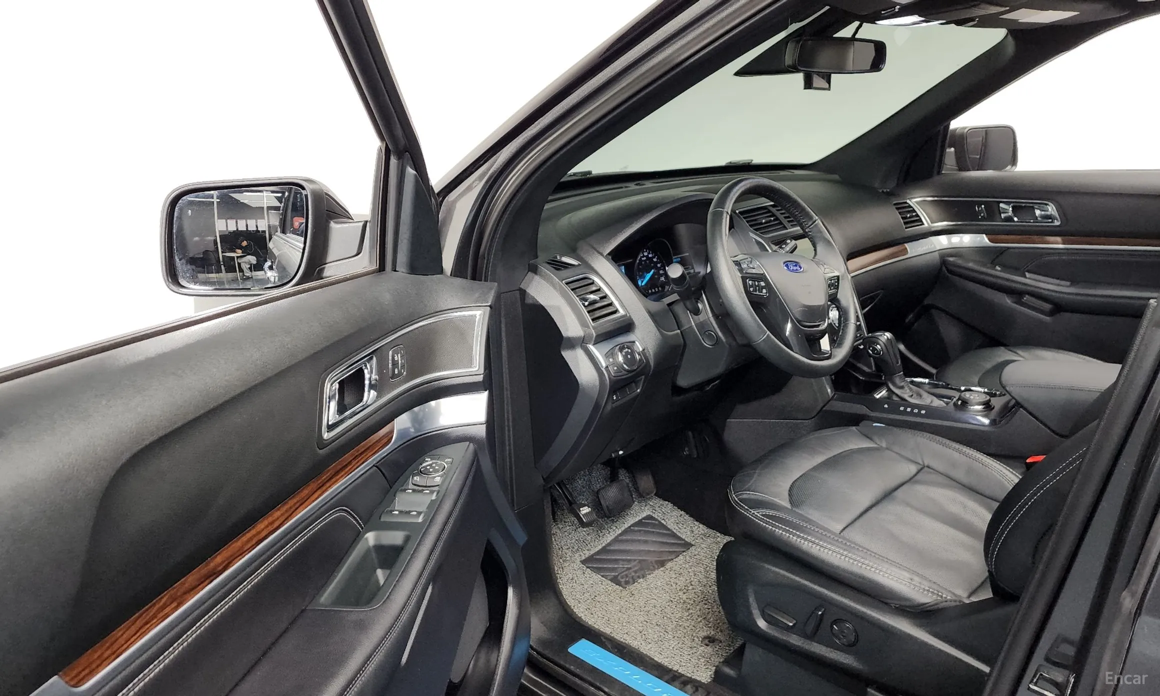 Ford Explorer превью 10