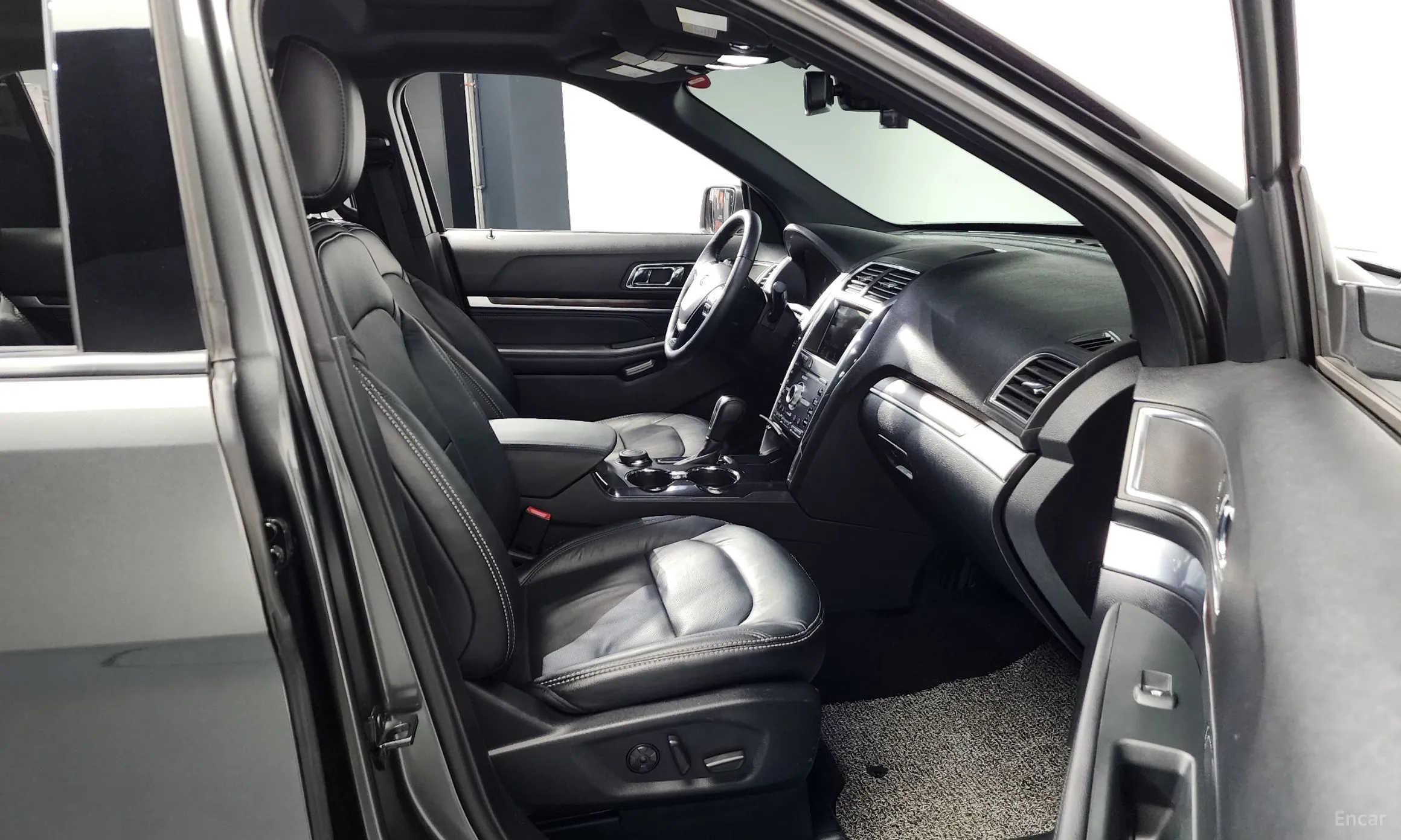 Ford Explorer превью 11