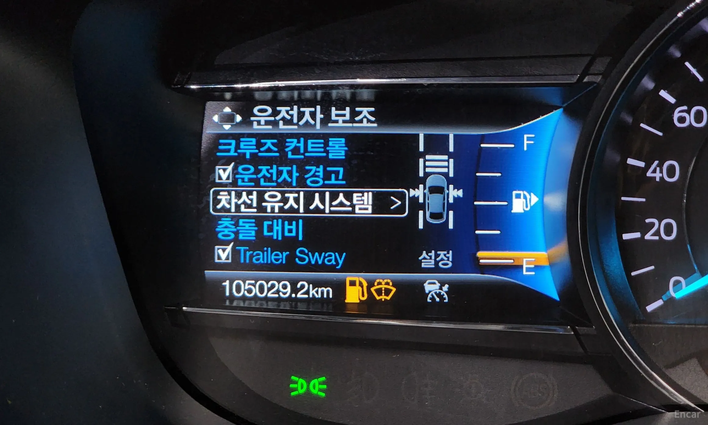 Ford Explorer превью 17