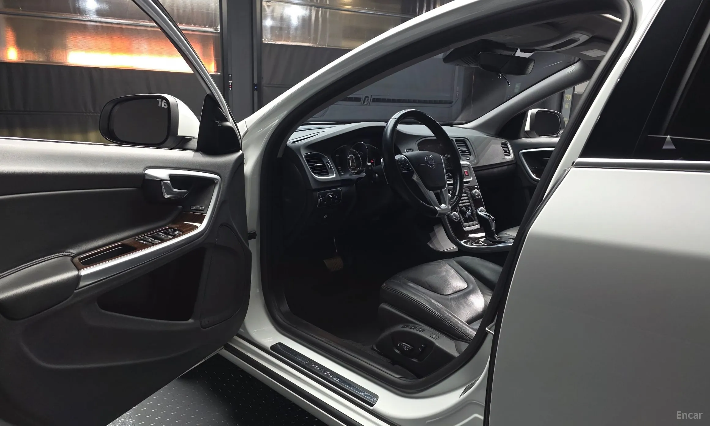 Volvo S60 превью 10