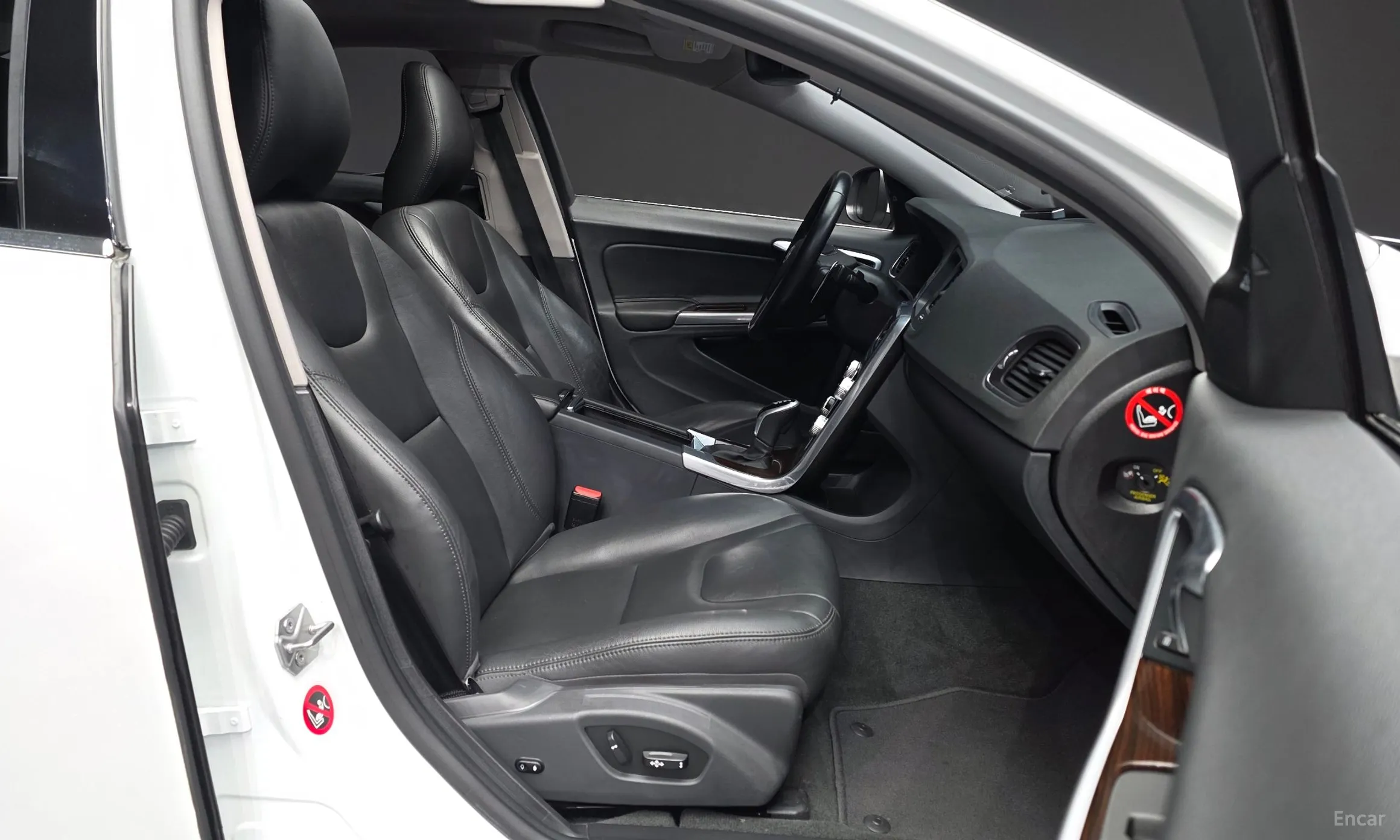 Volvo S60 превью 11