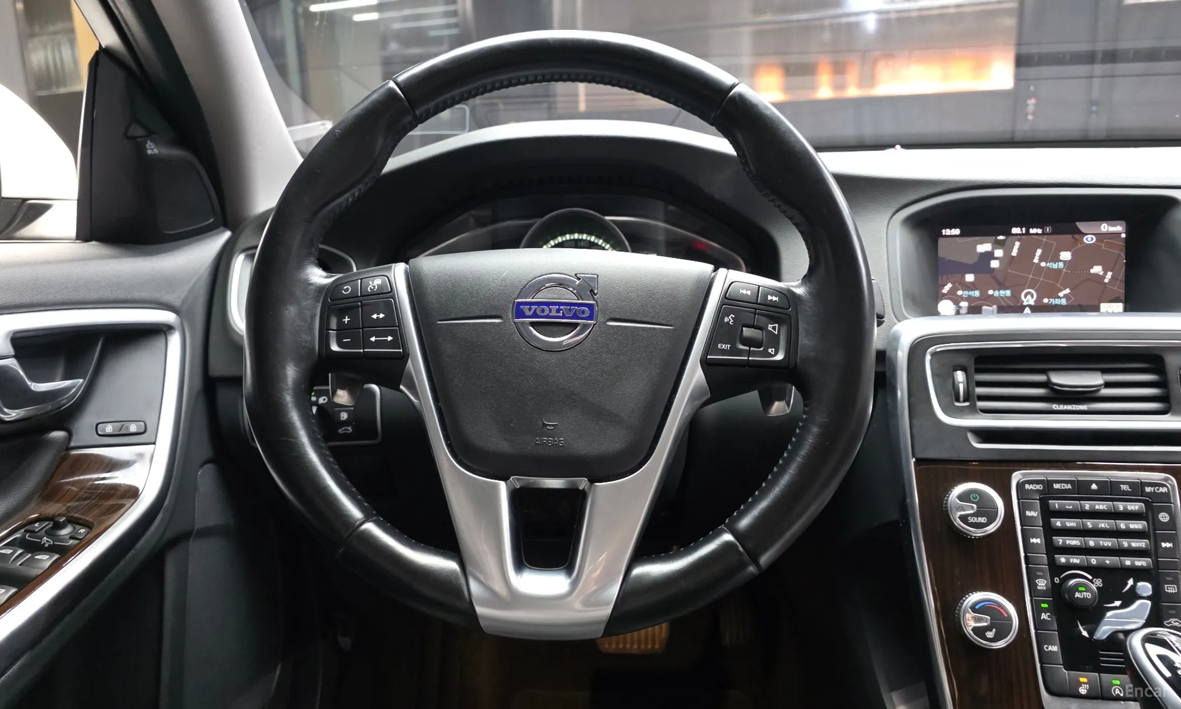Volvo S60 превью 13