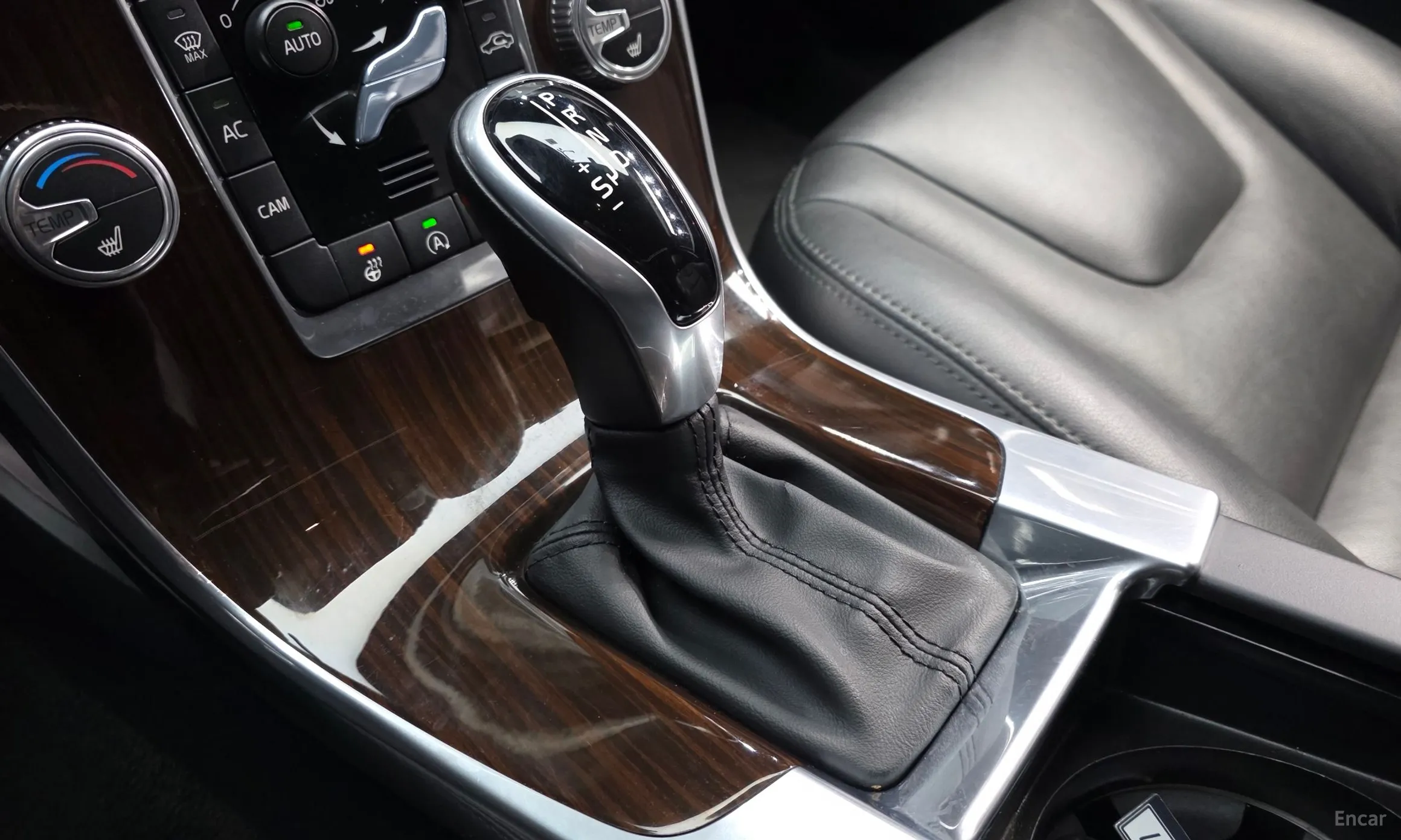 Volvo S60 превью 9