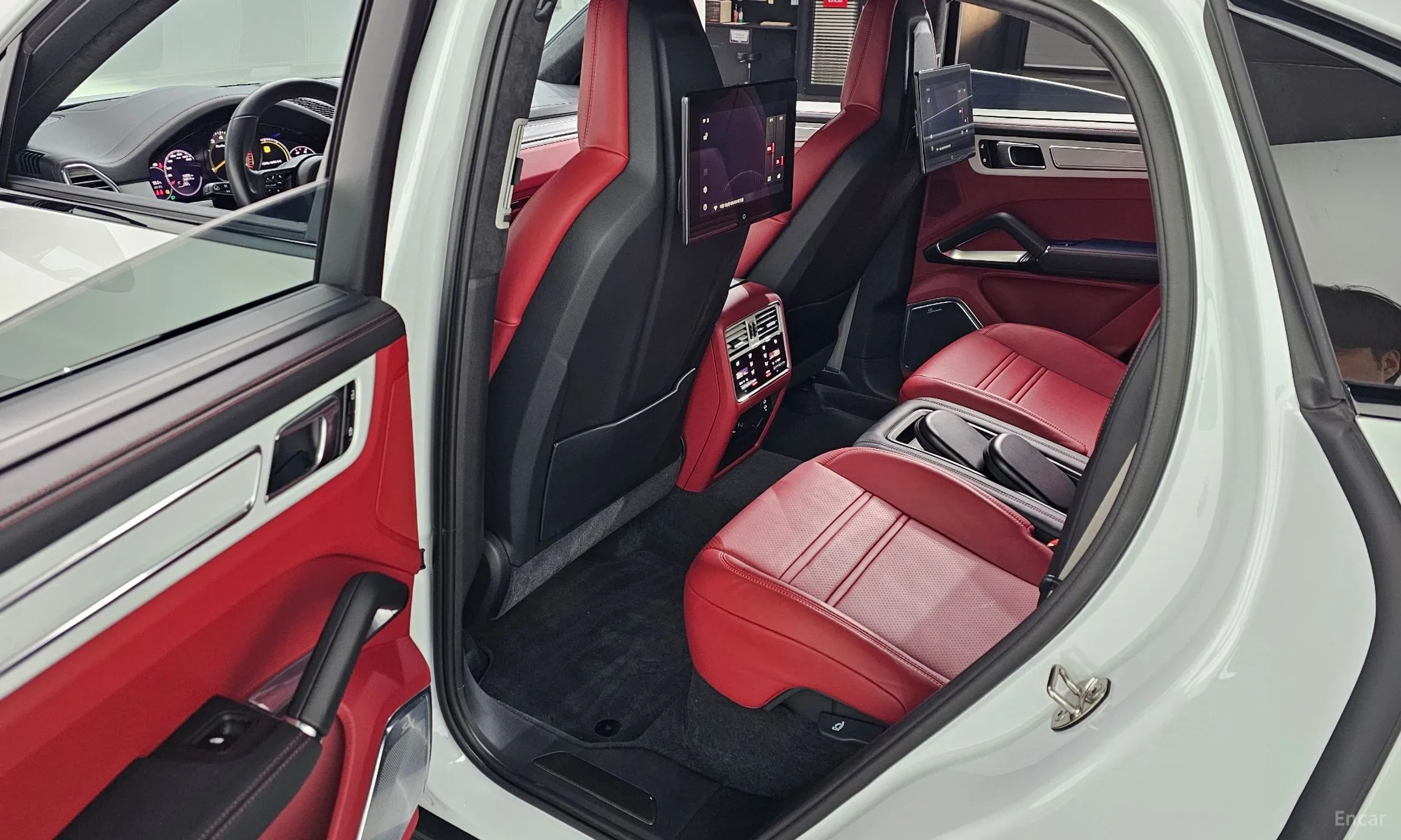 Porsche Cayenne (PO536) превью 12
