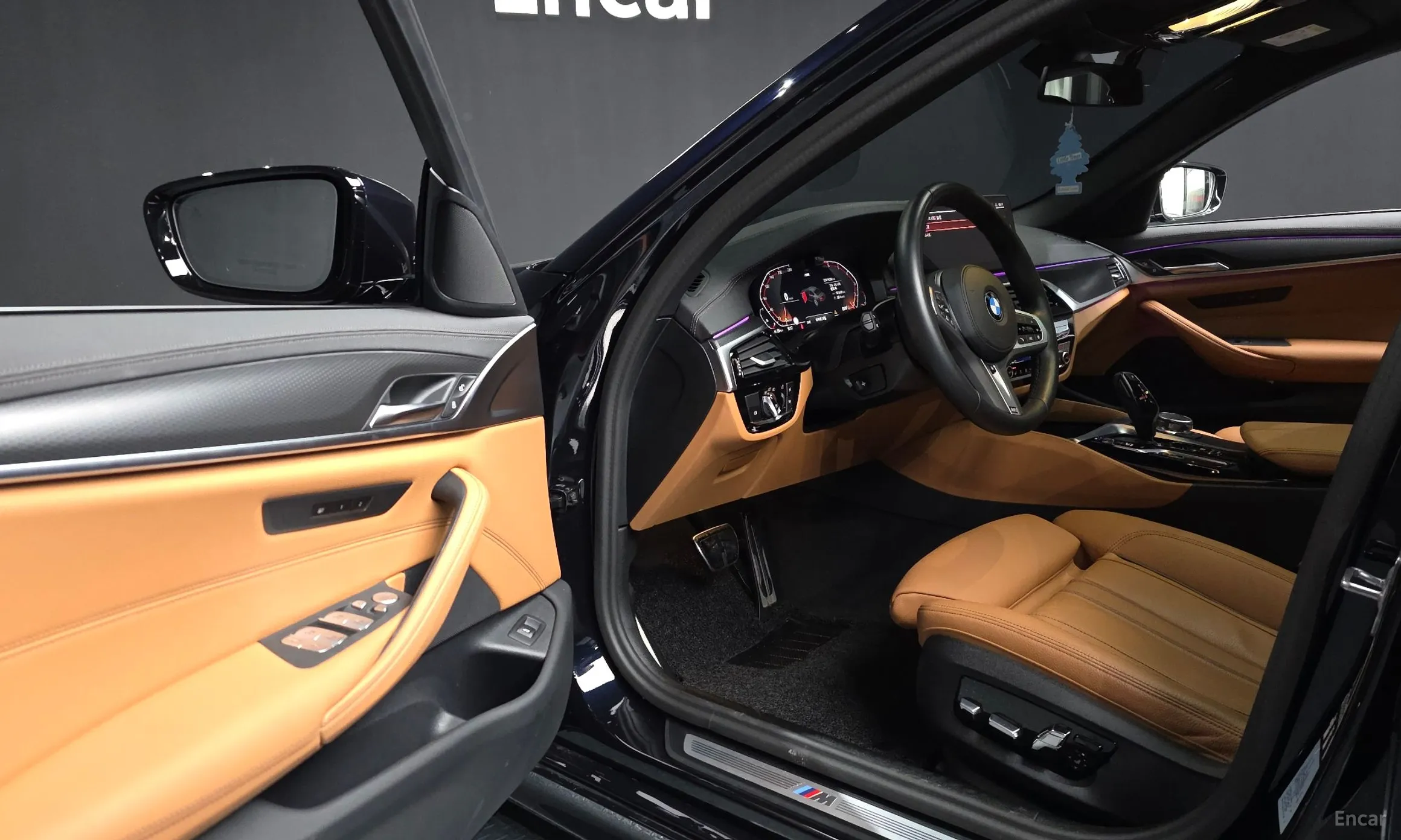 BMW 5 Series (G30) превью 10