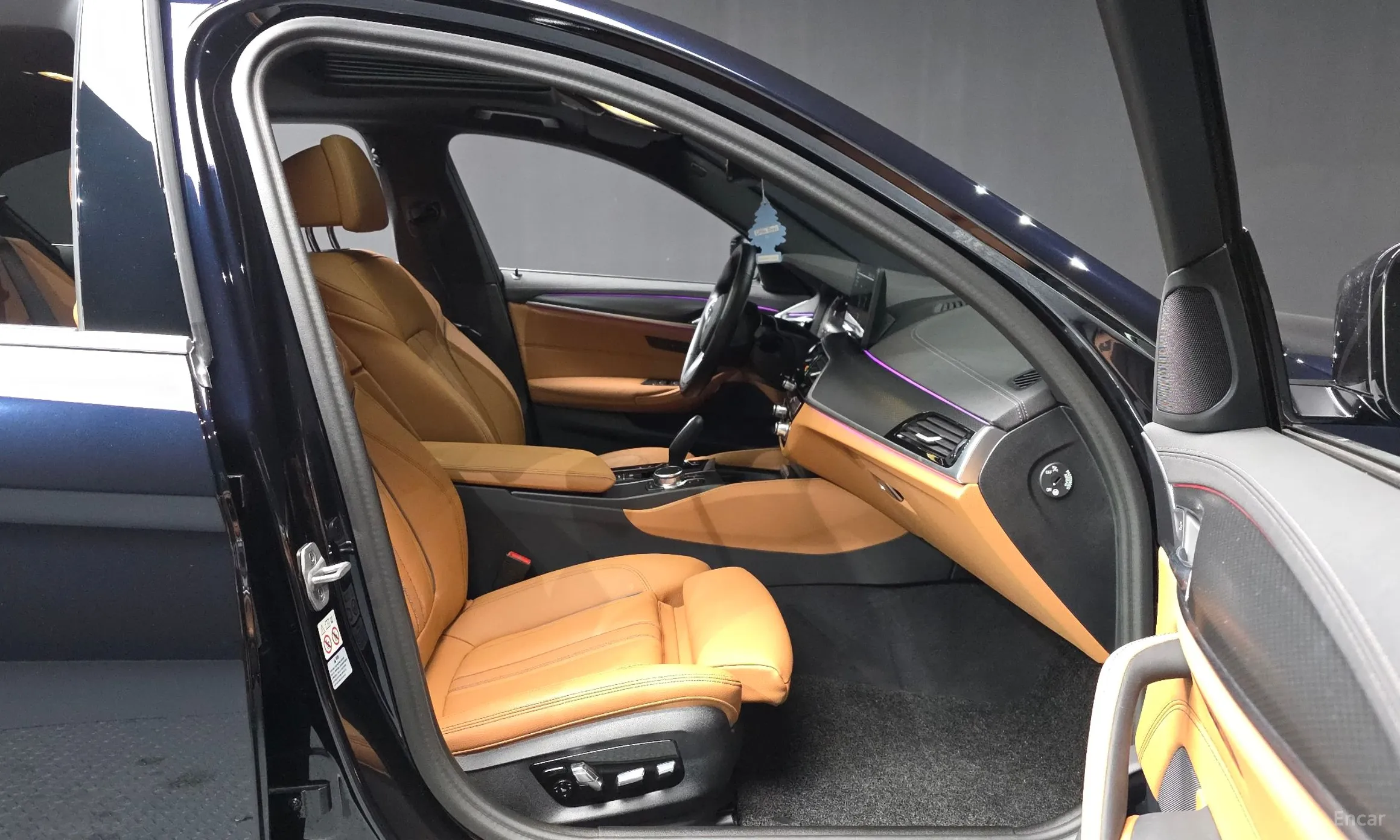 BMW 5 Series (G30) превью 11
