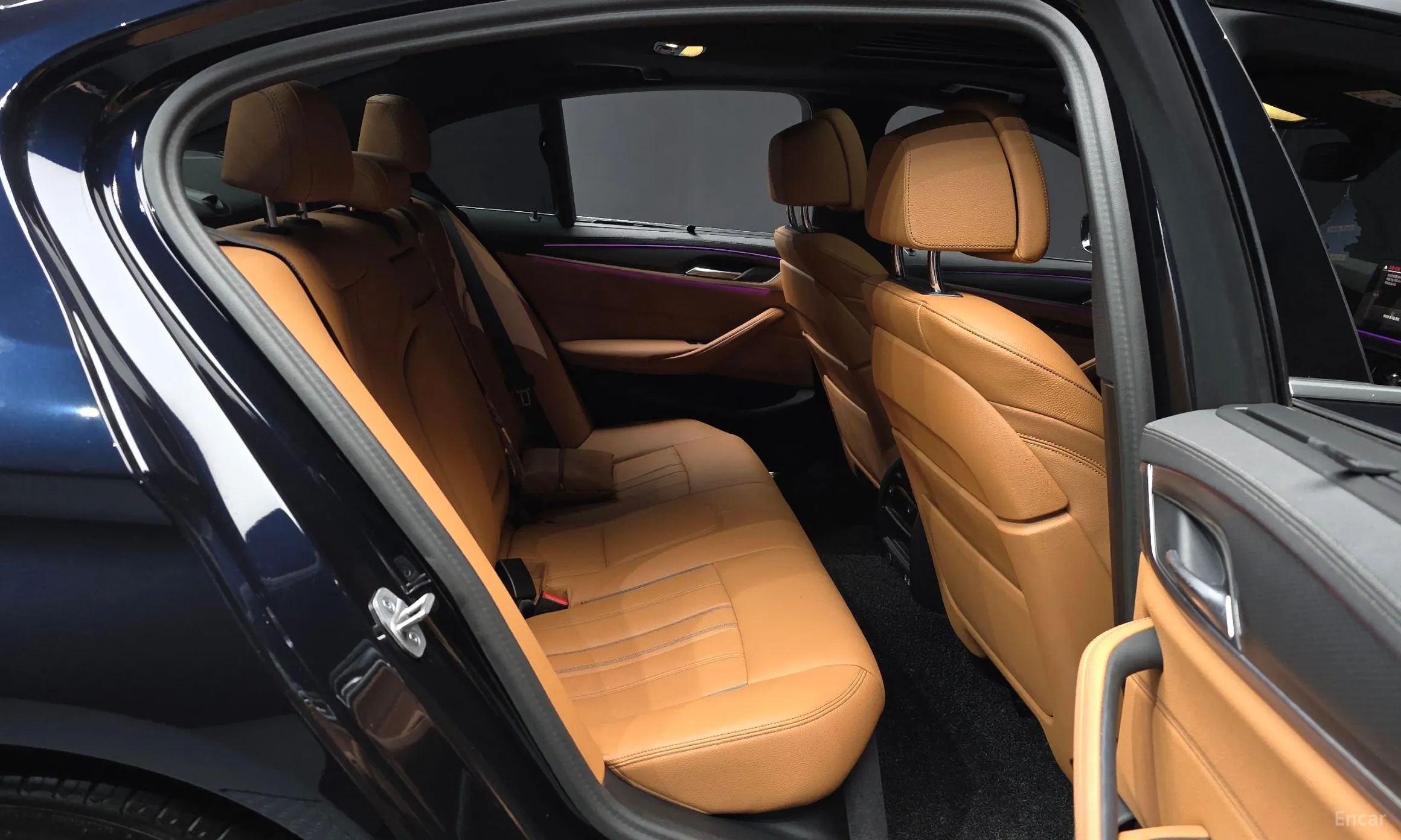 BMW 5 Series (G30) превью 12