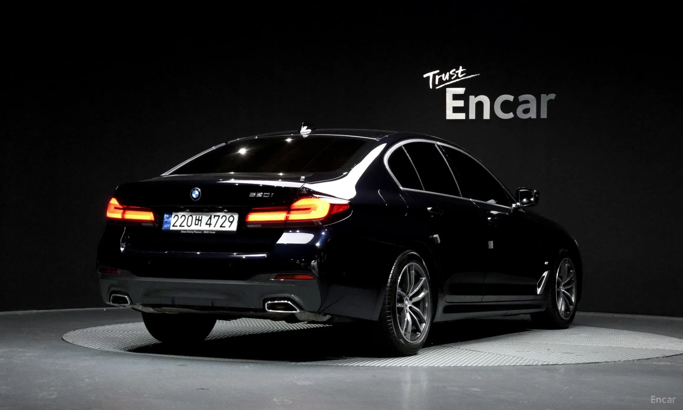 BMW 5 Series (G30) превью 2