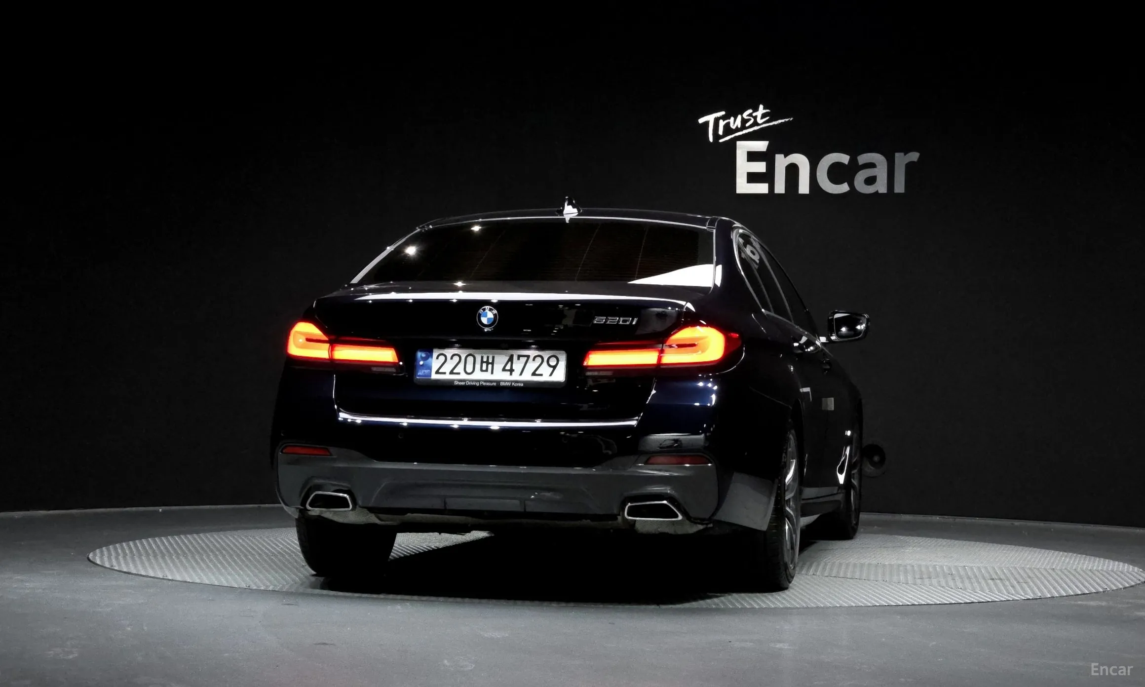 BMW 5 Series (G30) превью 4