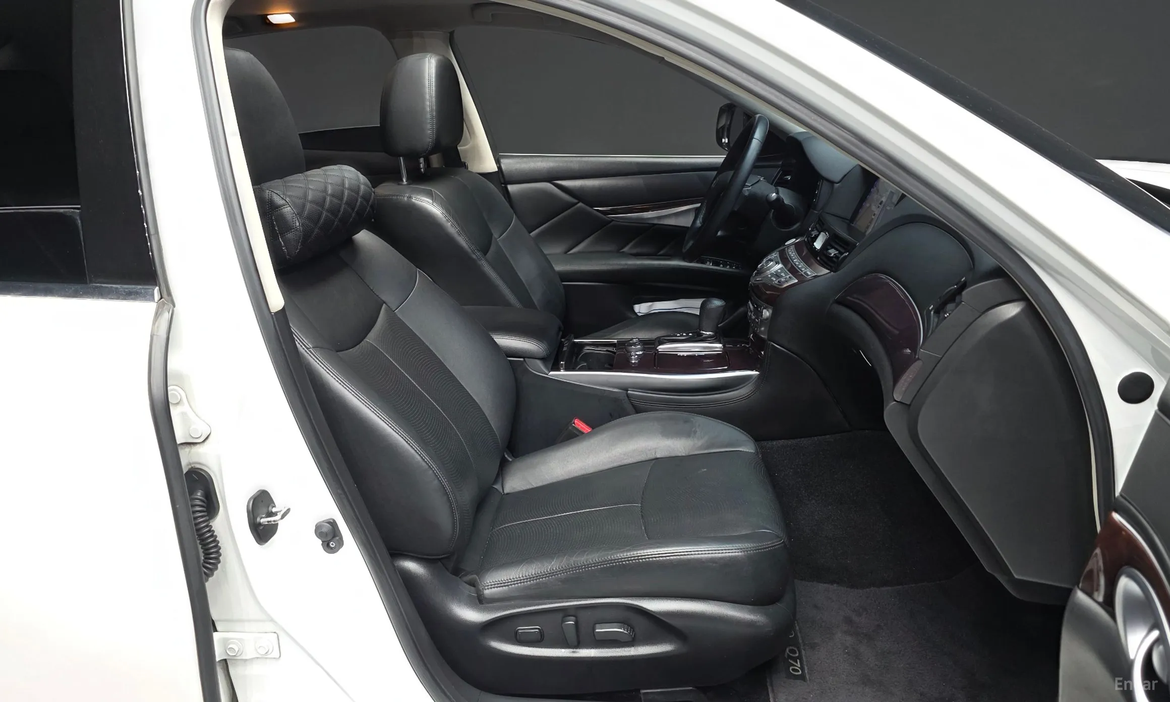 Infiniti Q70 превью 11
