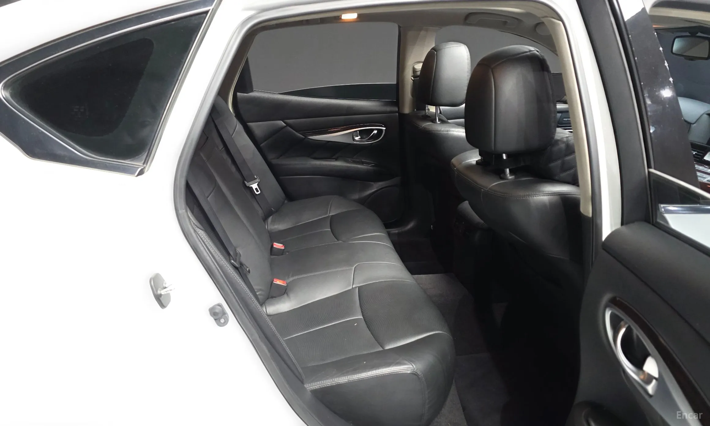 Infiniti Q70 превью 12