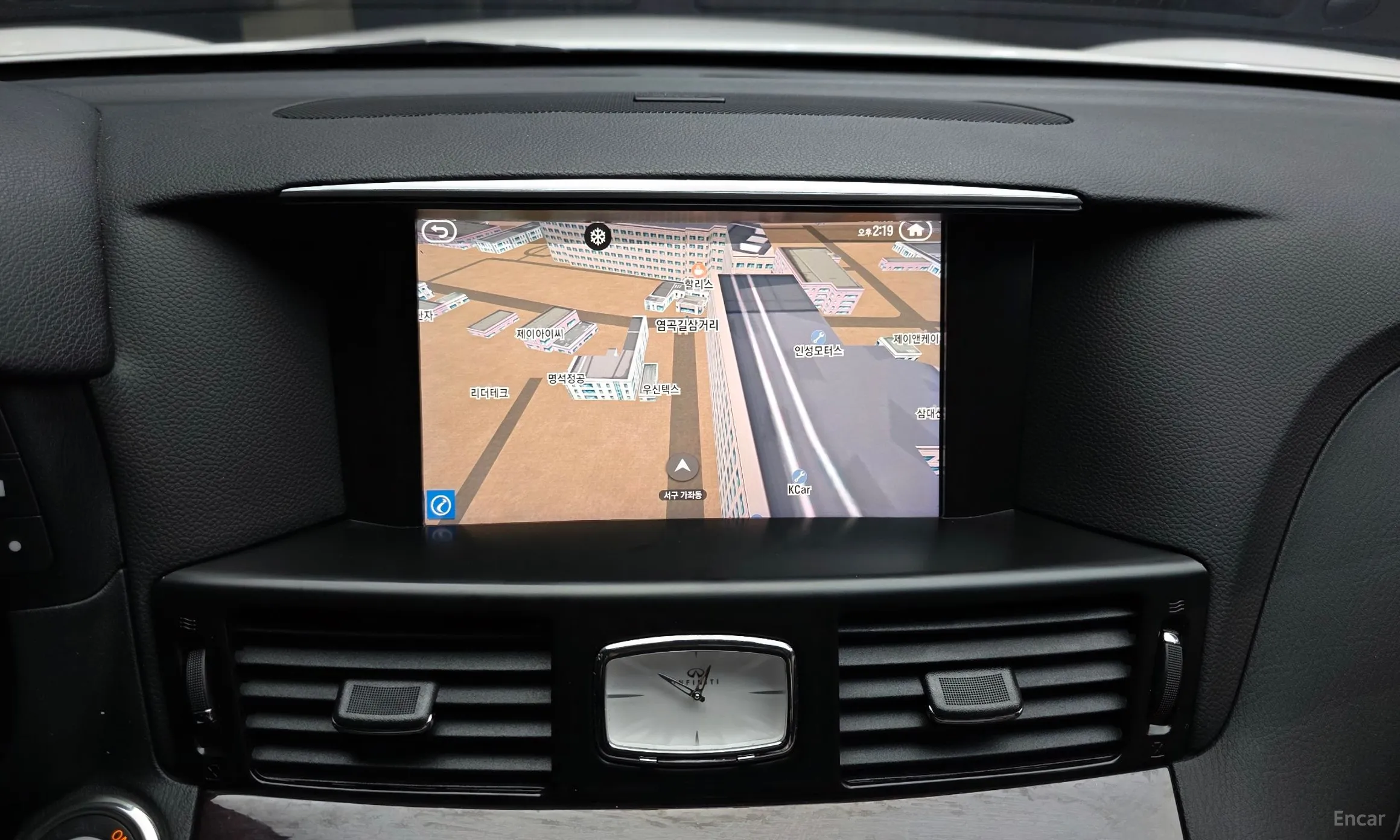 Infiniti Q70 превью 14