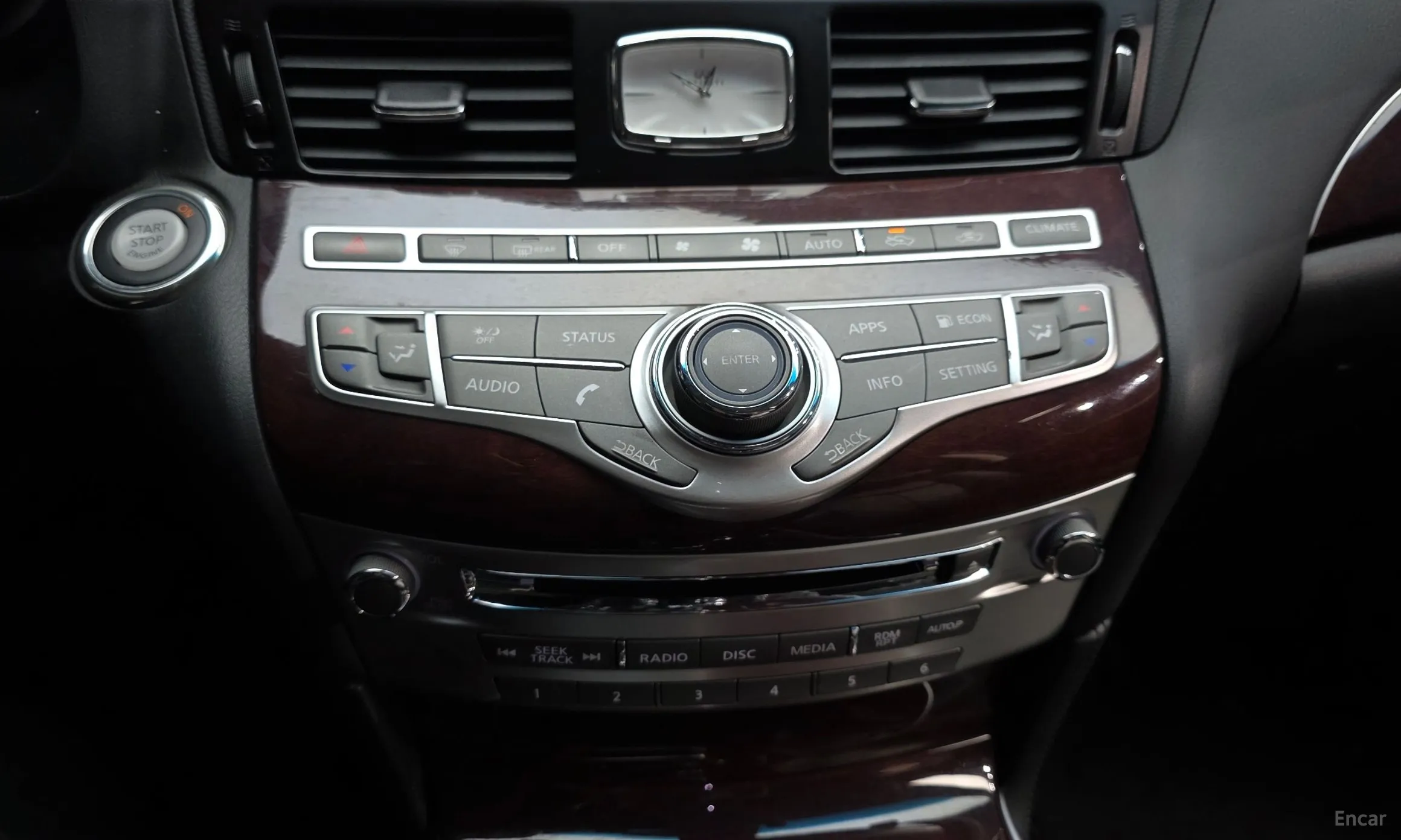 Infiniti Q70 превью 16