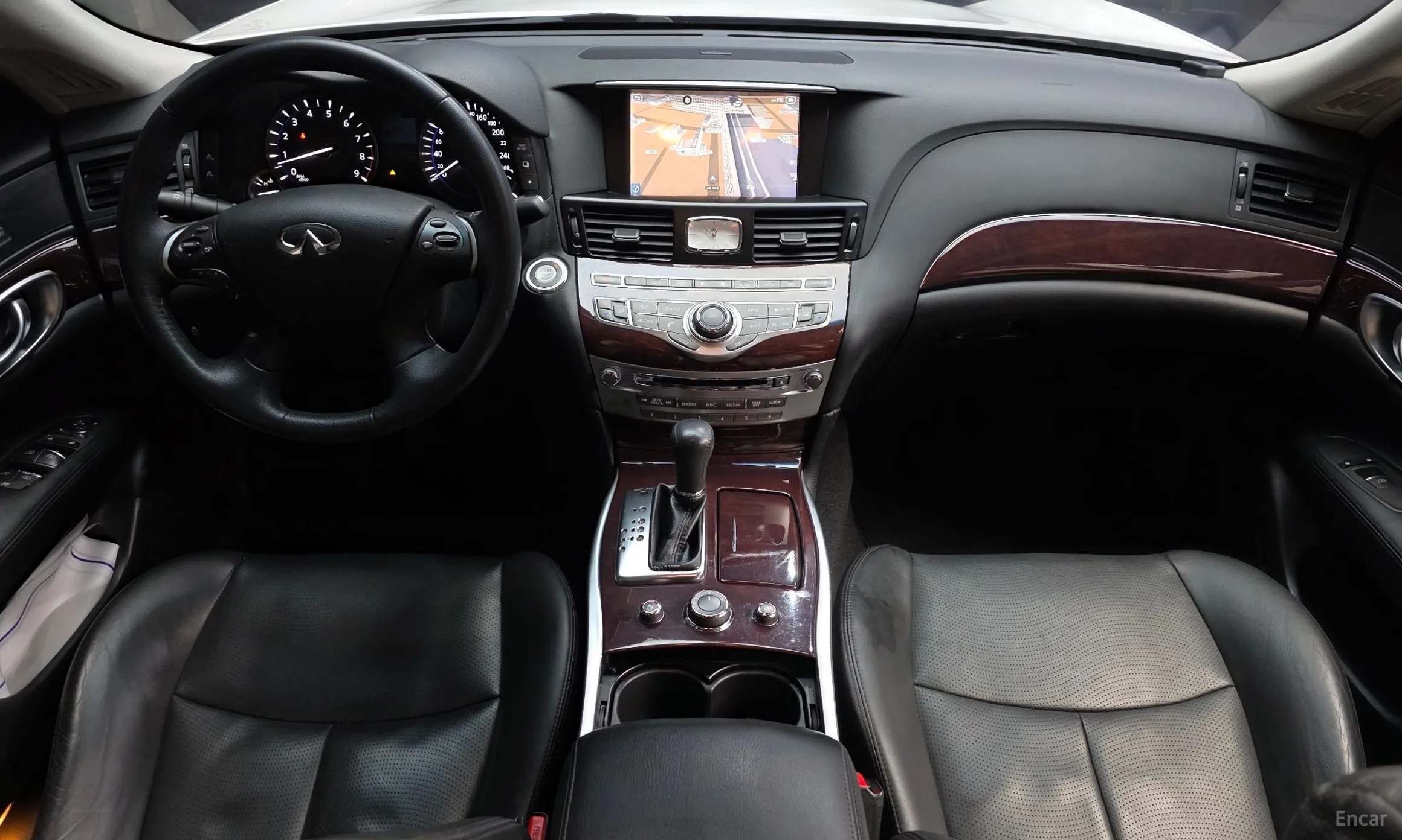 Infiniti Q70 превью 7
