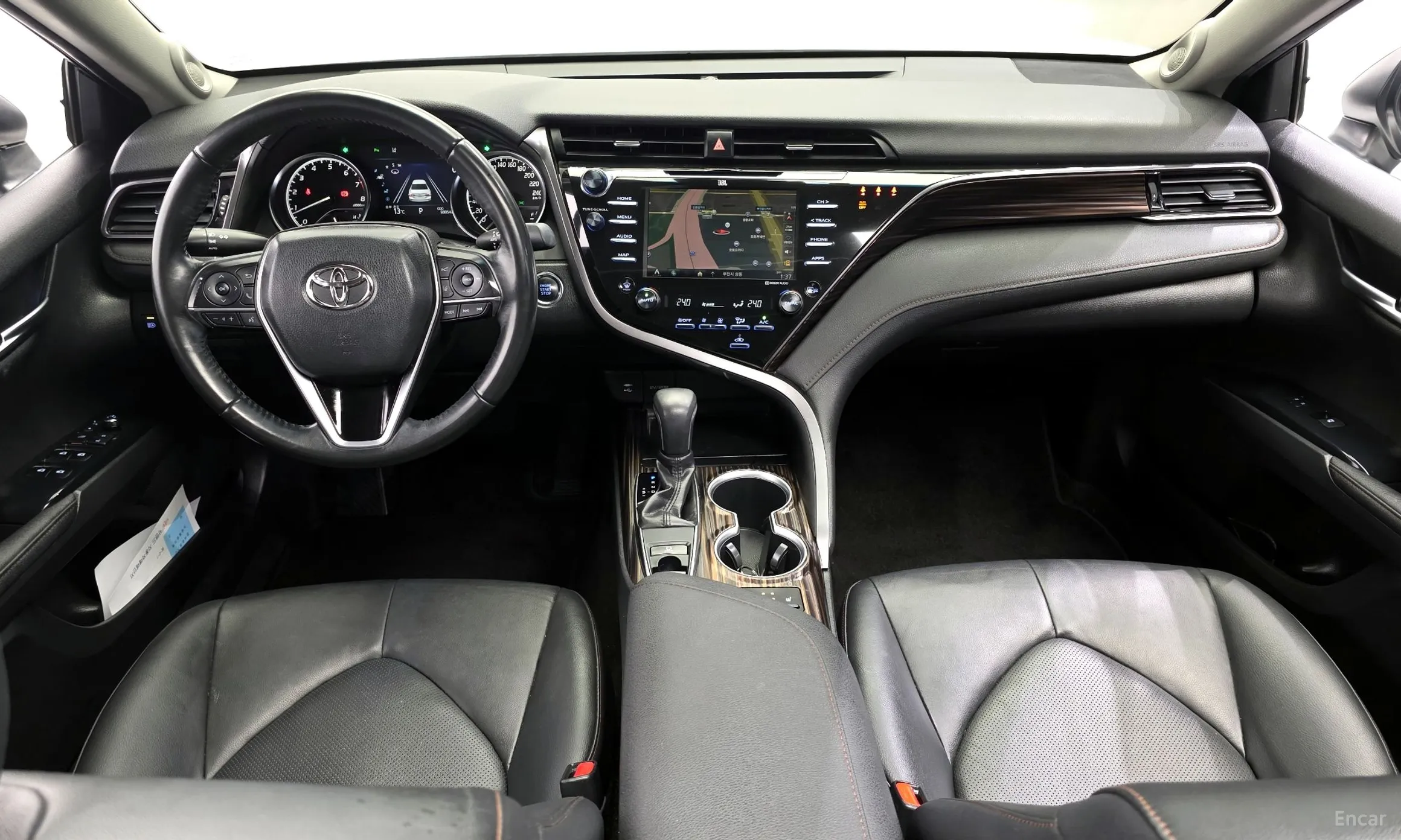 Toyota Camry (XV70) превью 7