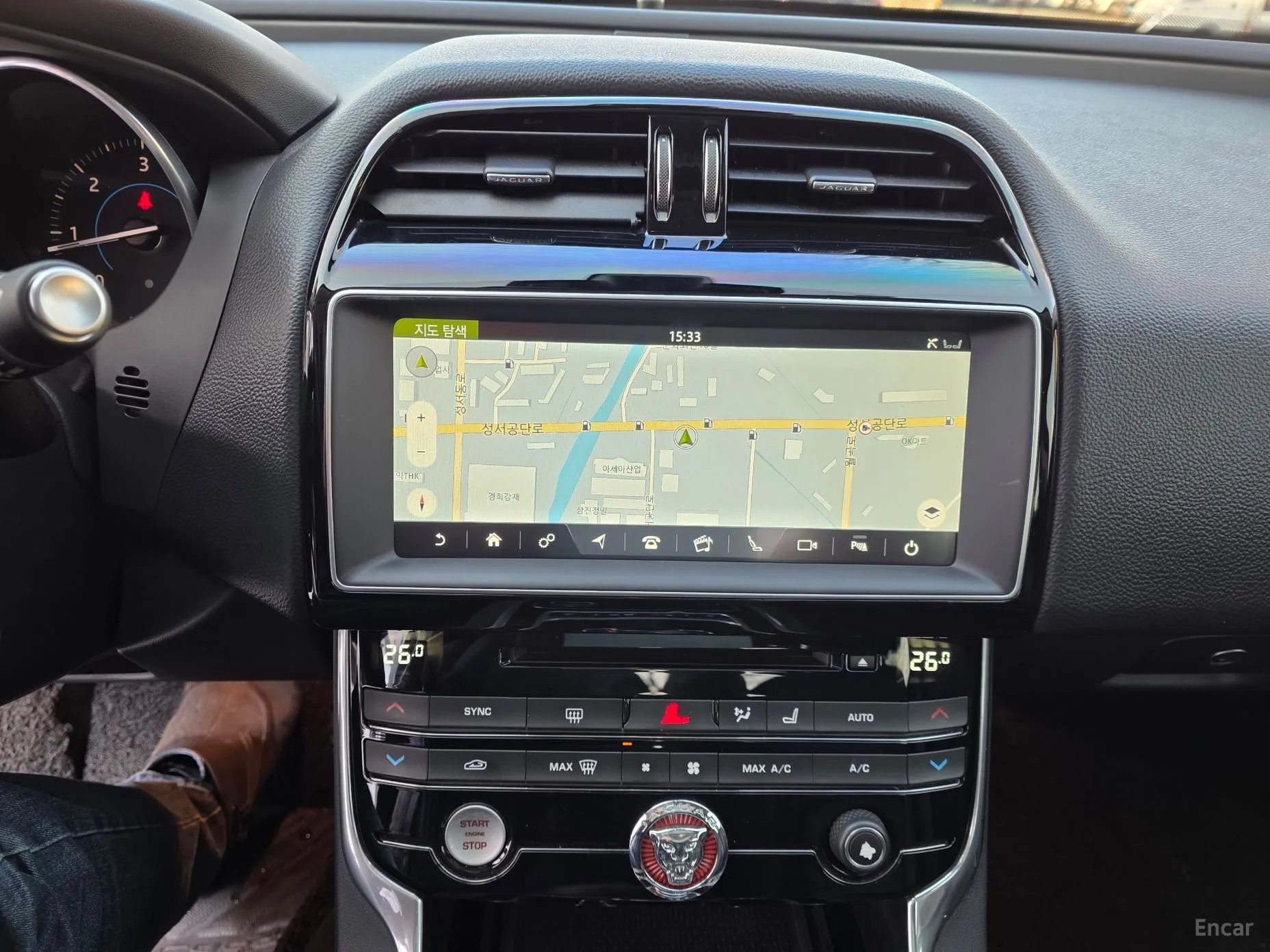 Jaguar XE превью 14