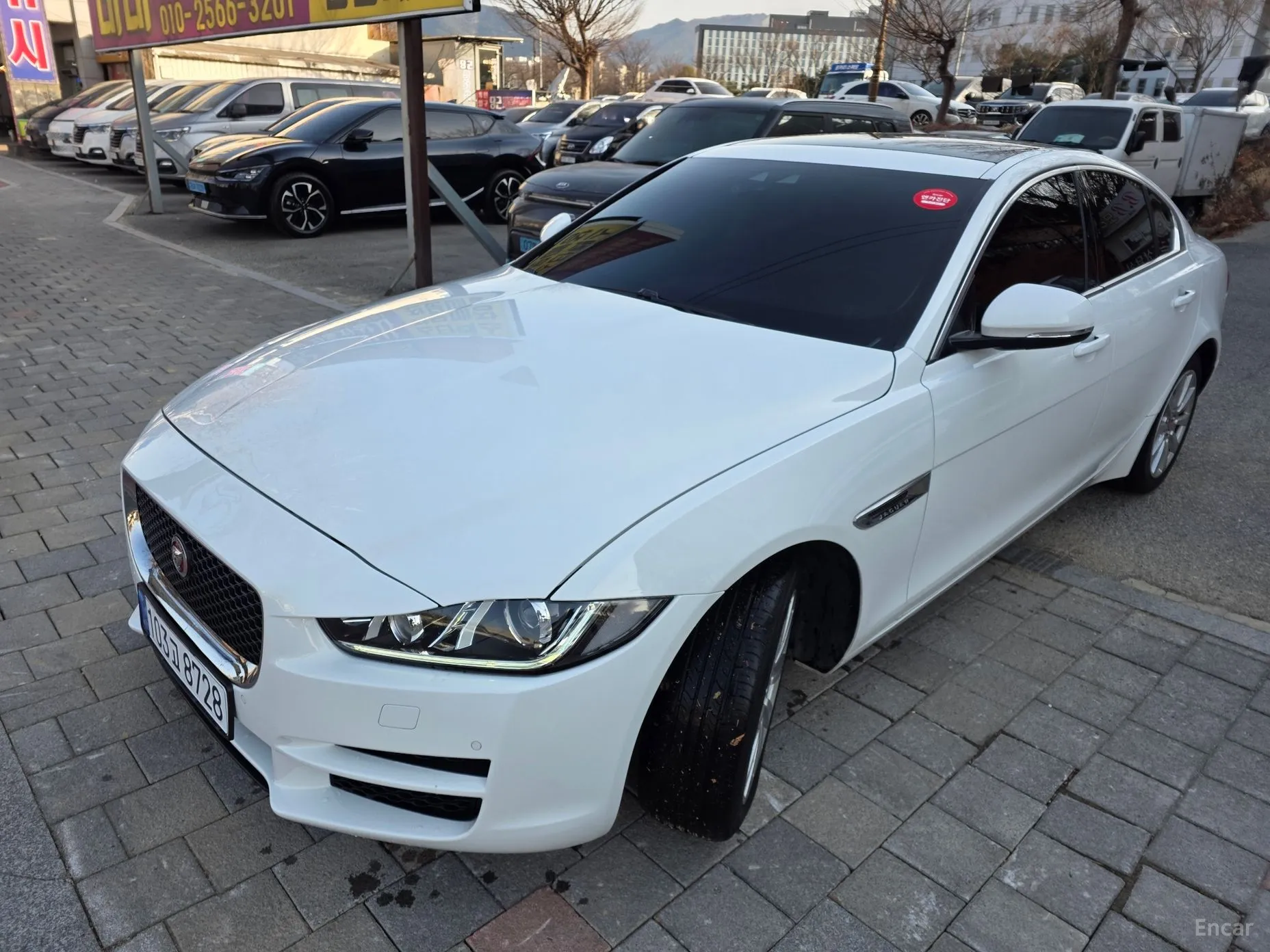 Jaguar XE превью 17
