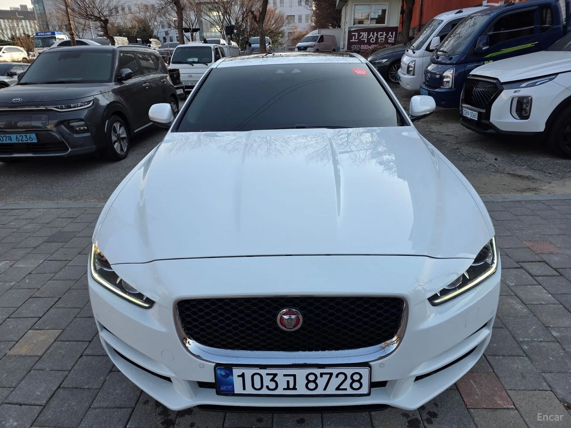Jaguar XE превью 3