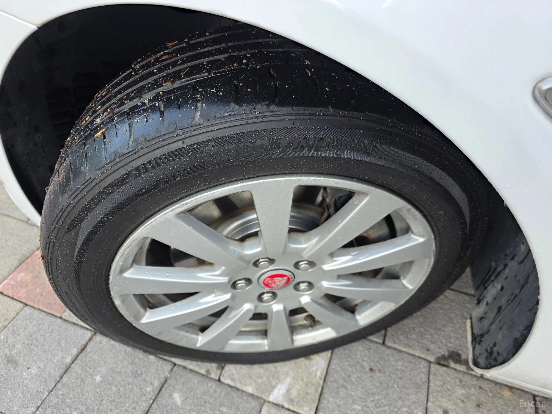 Jaguar XE превью 5
