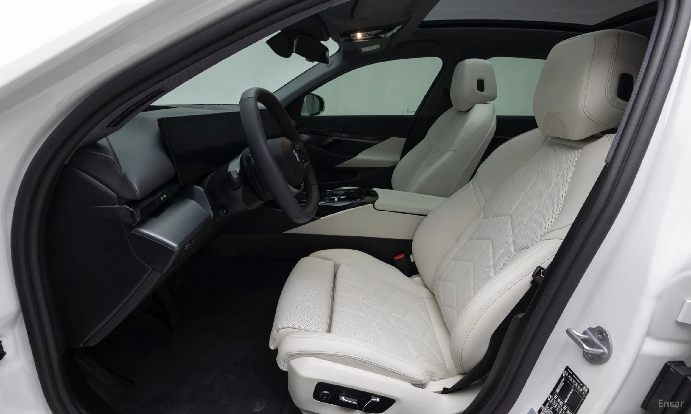 BMW 5 Series (G60) превью 10