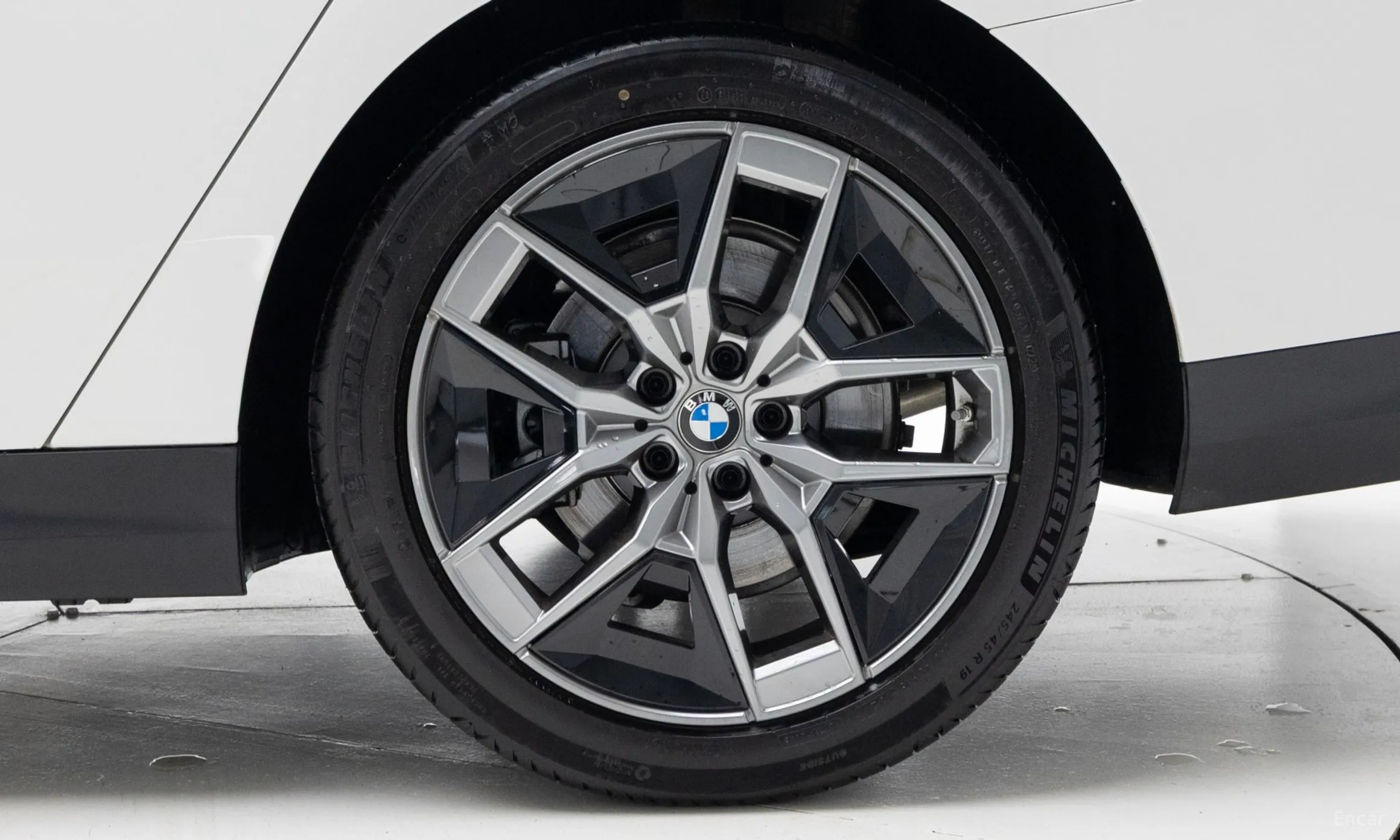 BMW 5 Series (G60) превью 5