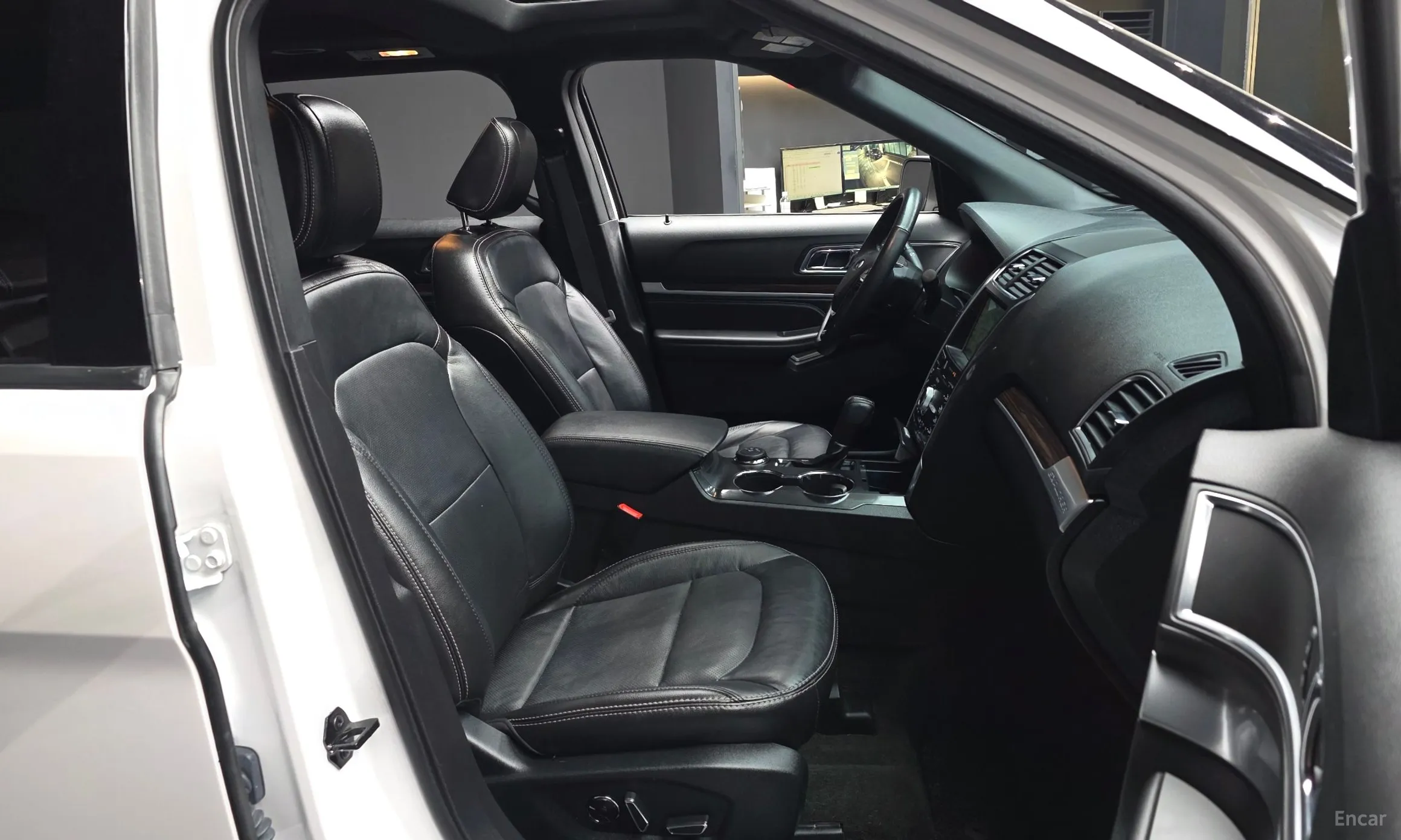 Ford Explorer превью 11