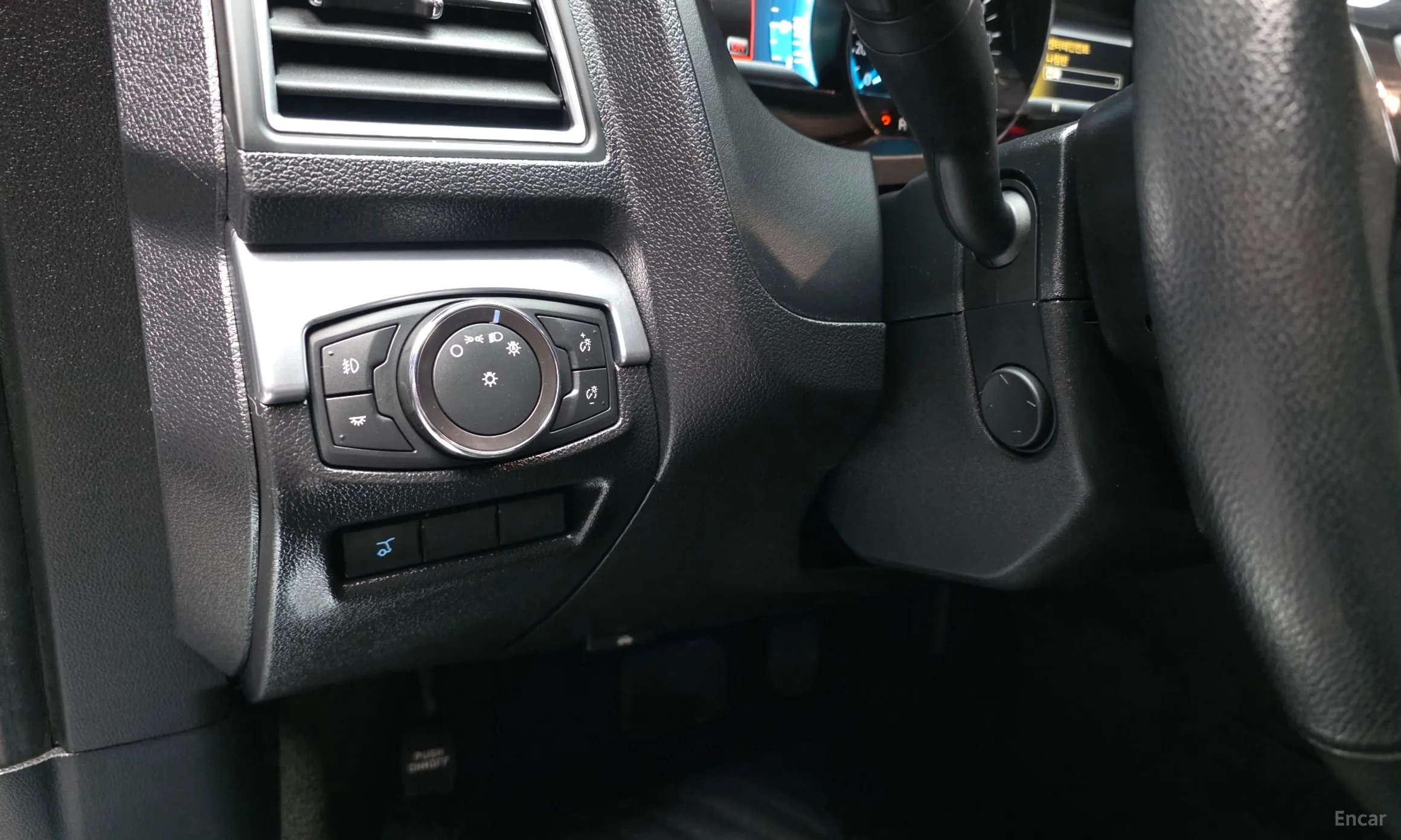 Ford Explorer превью 17