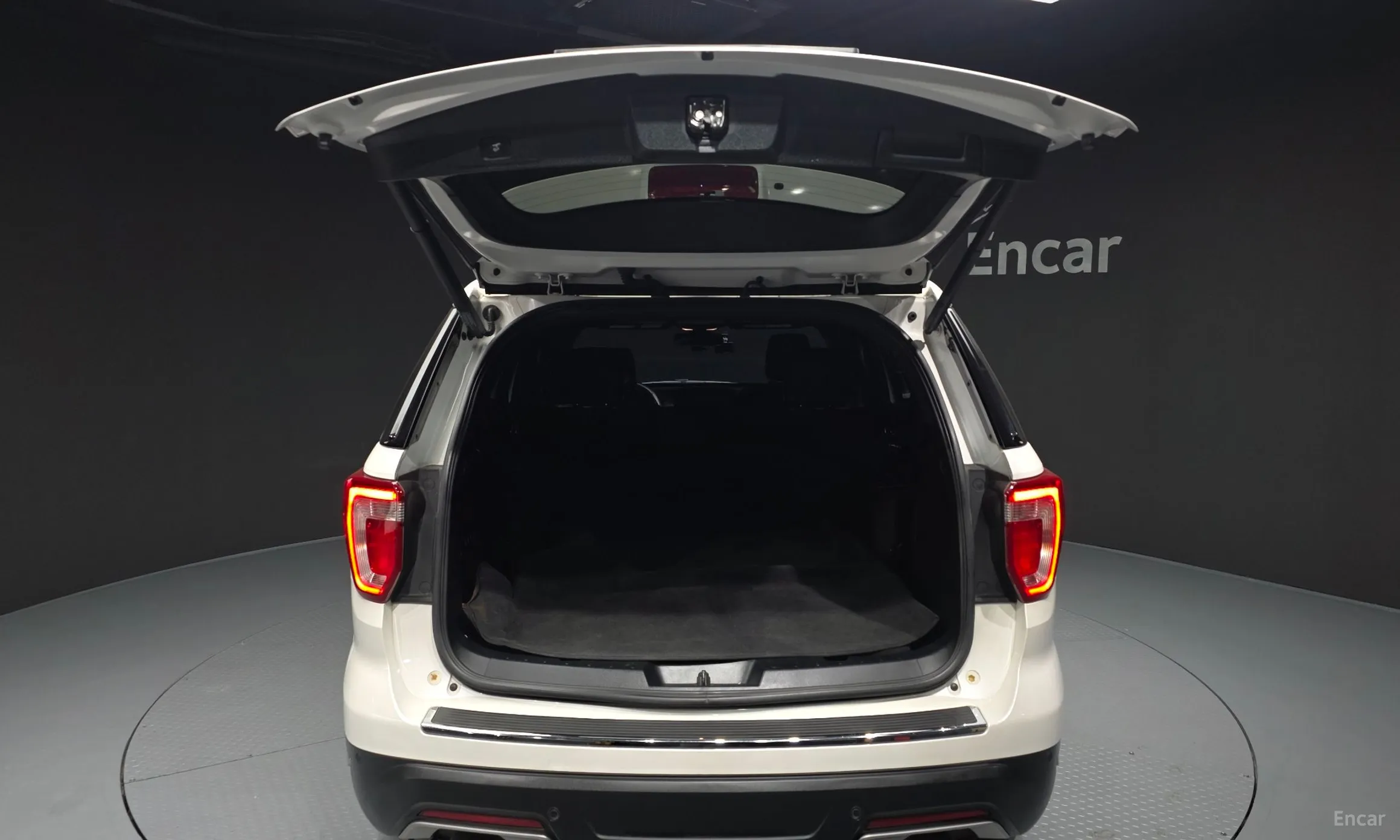 Ford Explorer превью 20