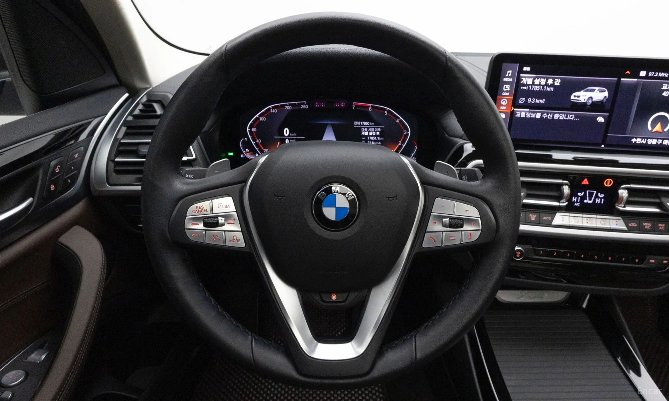 BMW X3 (G01) превью 11