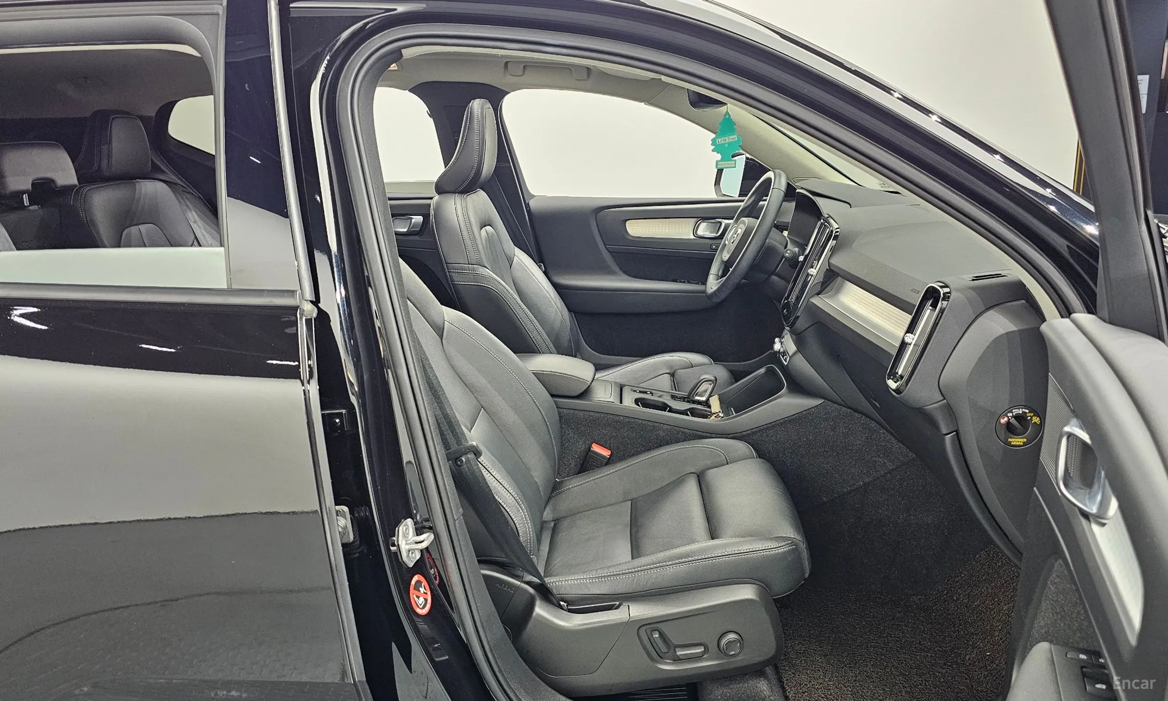 Volvo XC40 превью 10