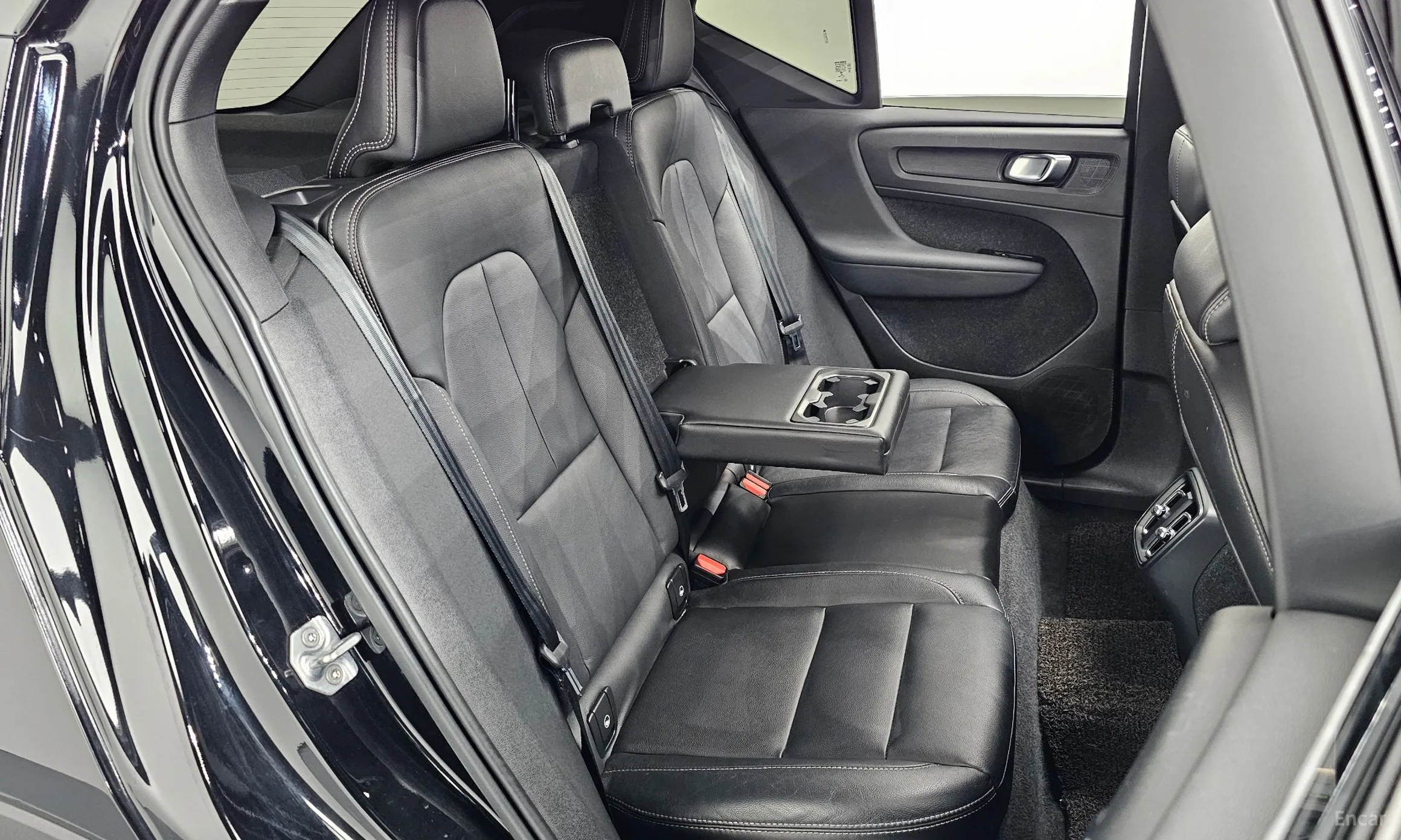 Volvo XC40 превью 12