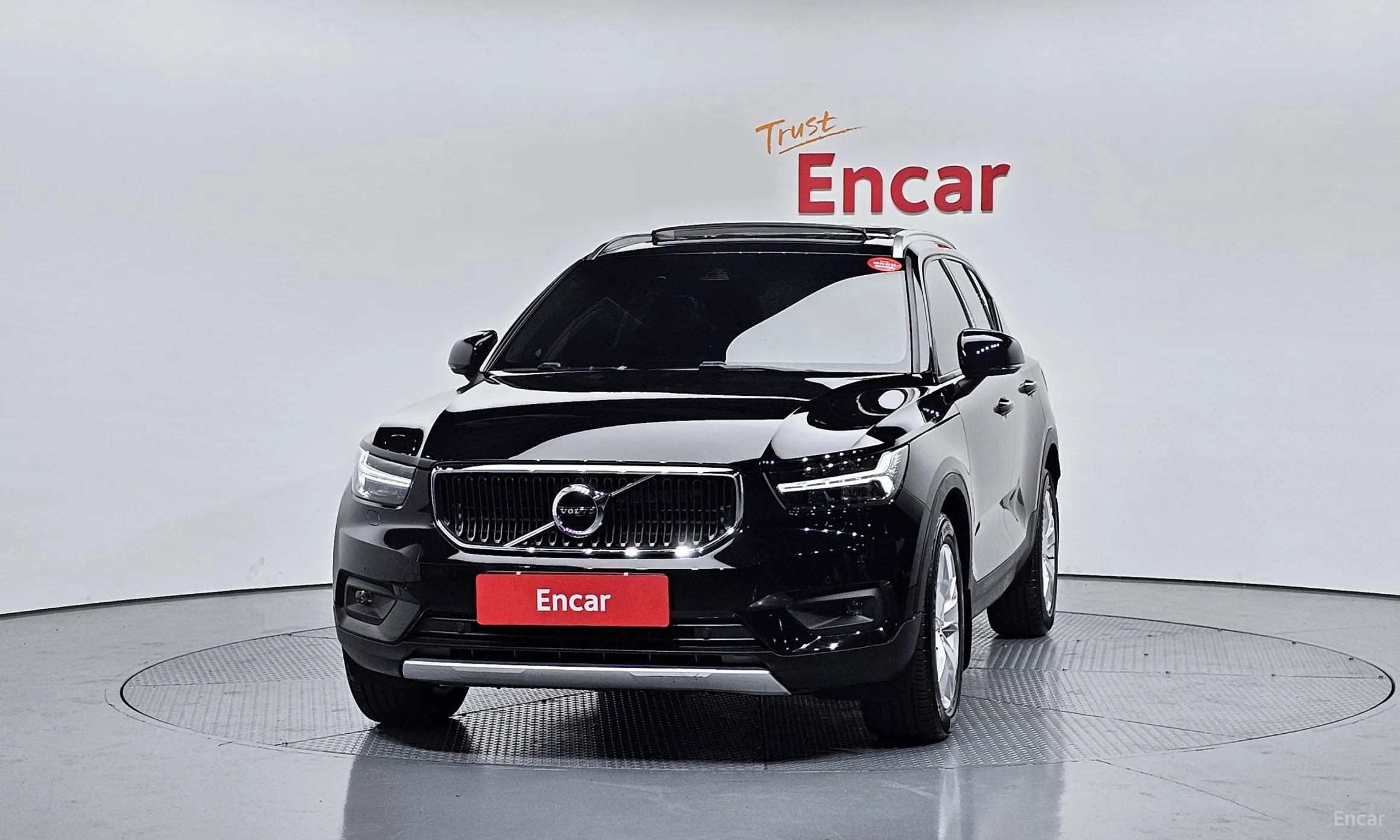 Volvo XC40 превью 3