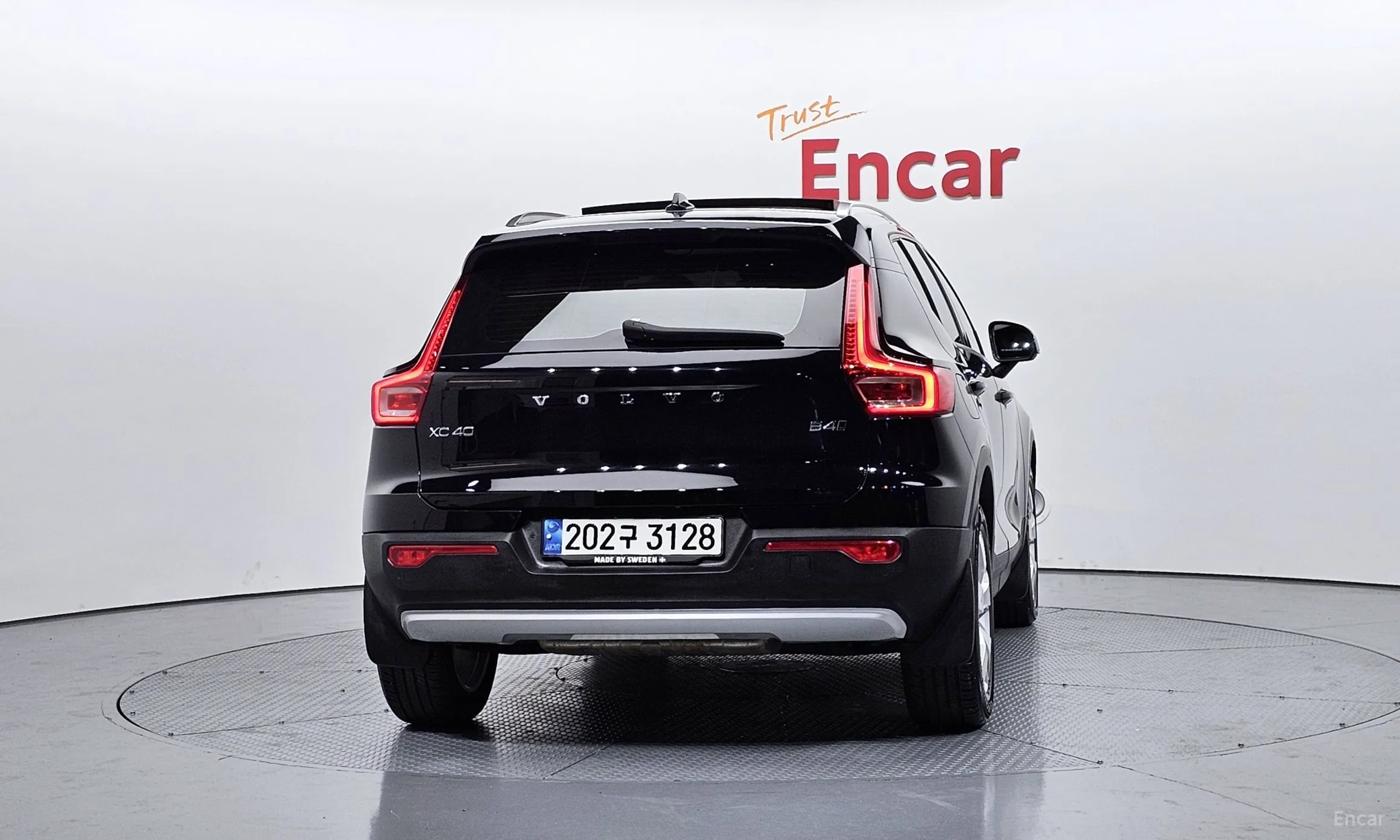 Volvo XC40 превью 4