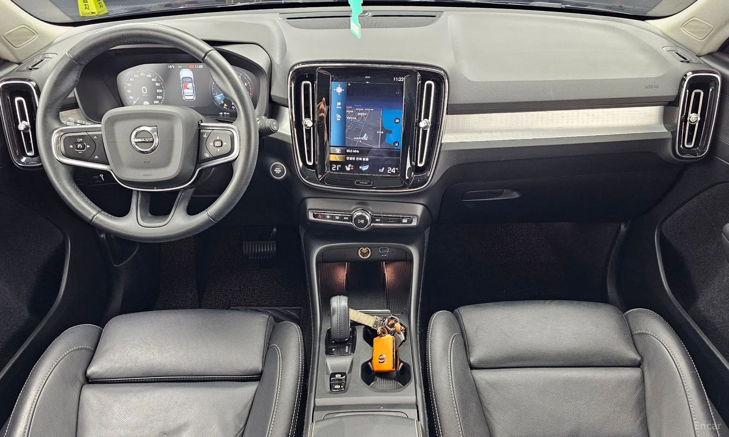 Volvo XC40 превью 7