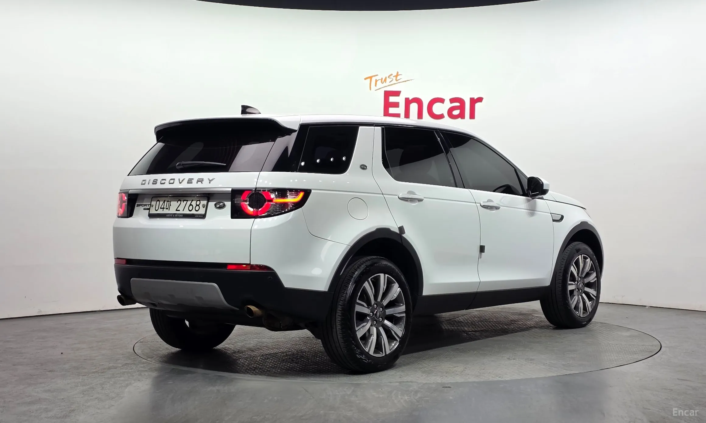 Land Rover Discovery Sports превью 2