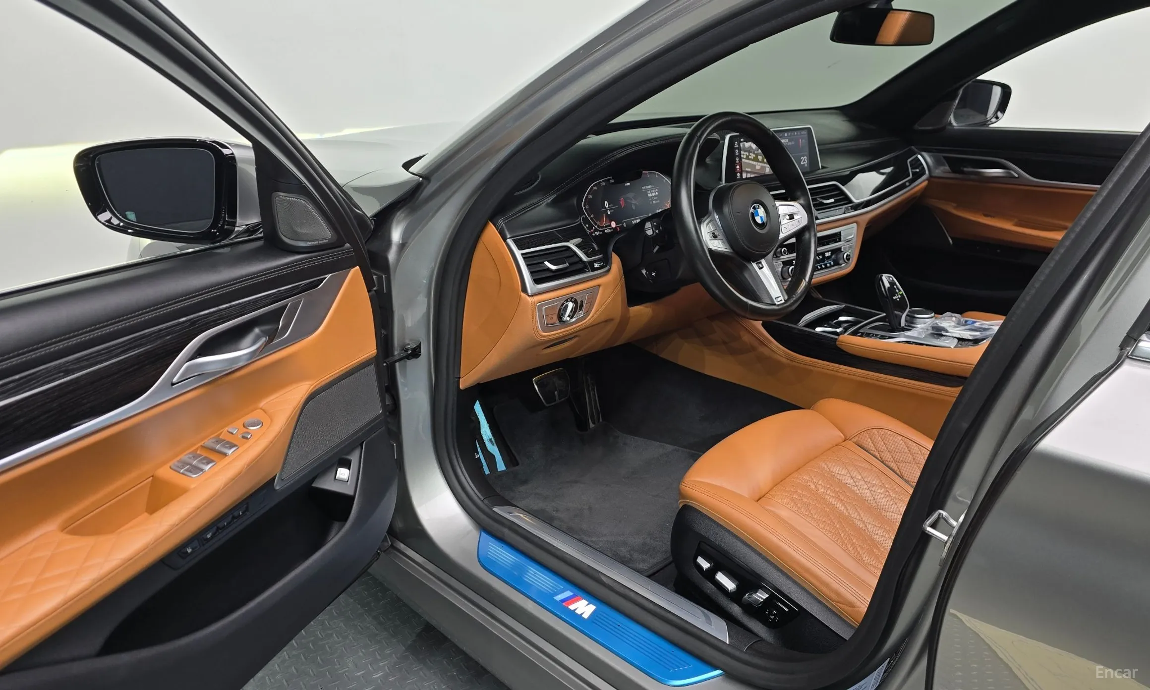 BMW 7 Series (G11) превью 11