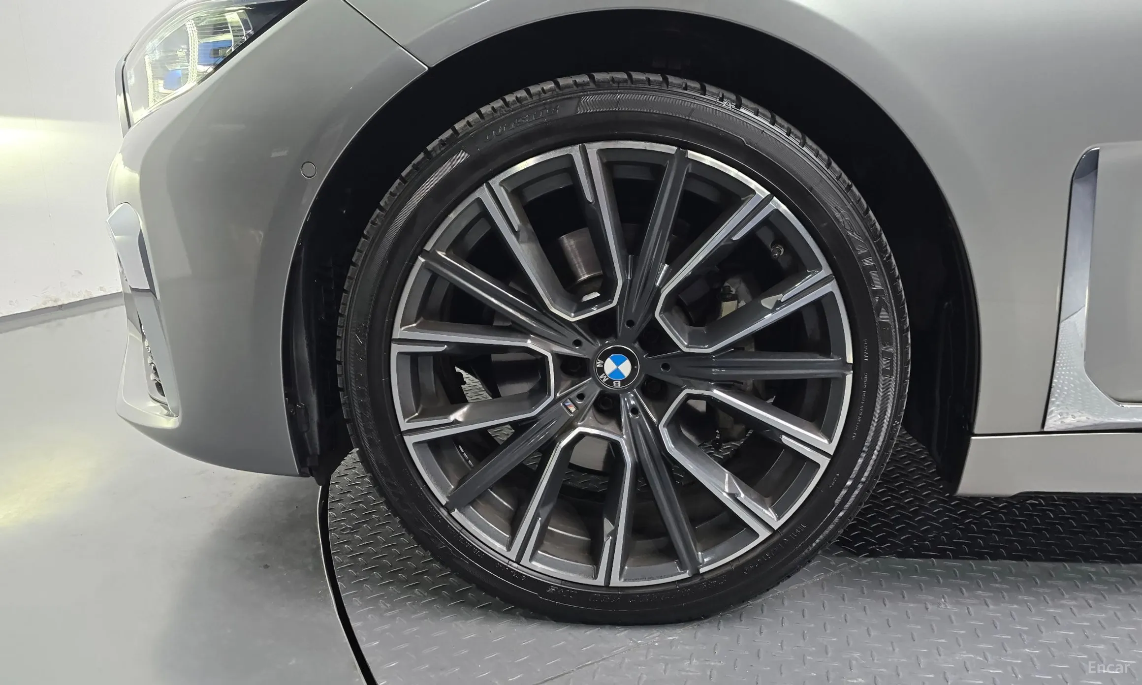 BMW 7 Series (G11) превью 5